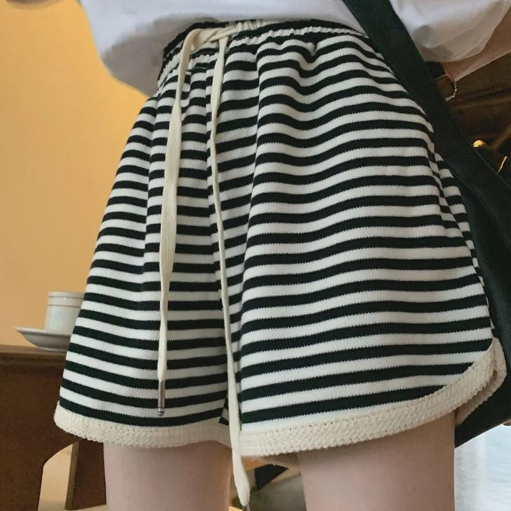 Simple Loose Stripe Short Pants Lace Up with Pocket High Waist Shorts Drawstring Causal Stripe Wide Leg Shorts Women
Simple Loose Stripe Short Pants Lace Up with Pocket High Waist Shorts Drawstring Causal Stripe Wide Leg Shorts Women