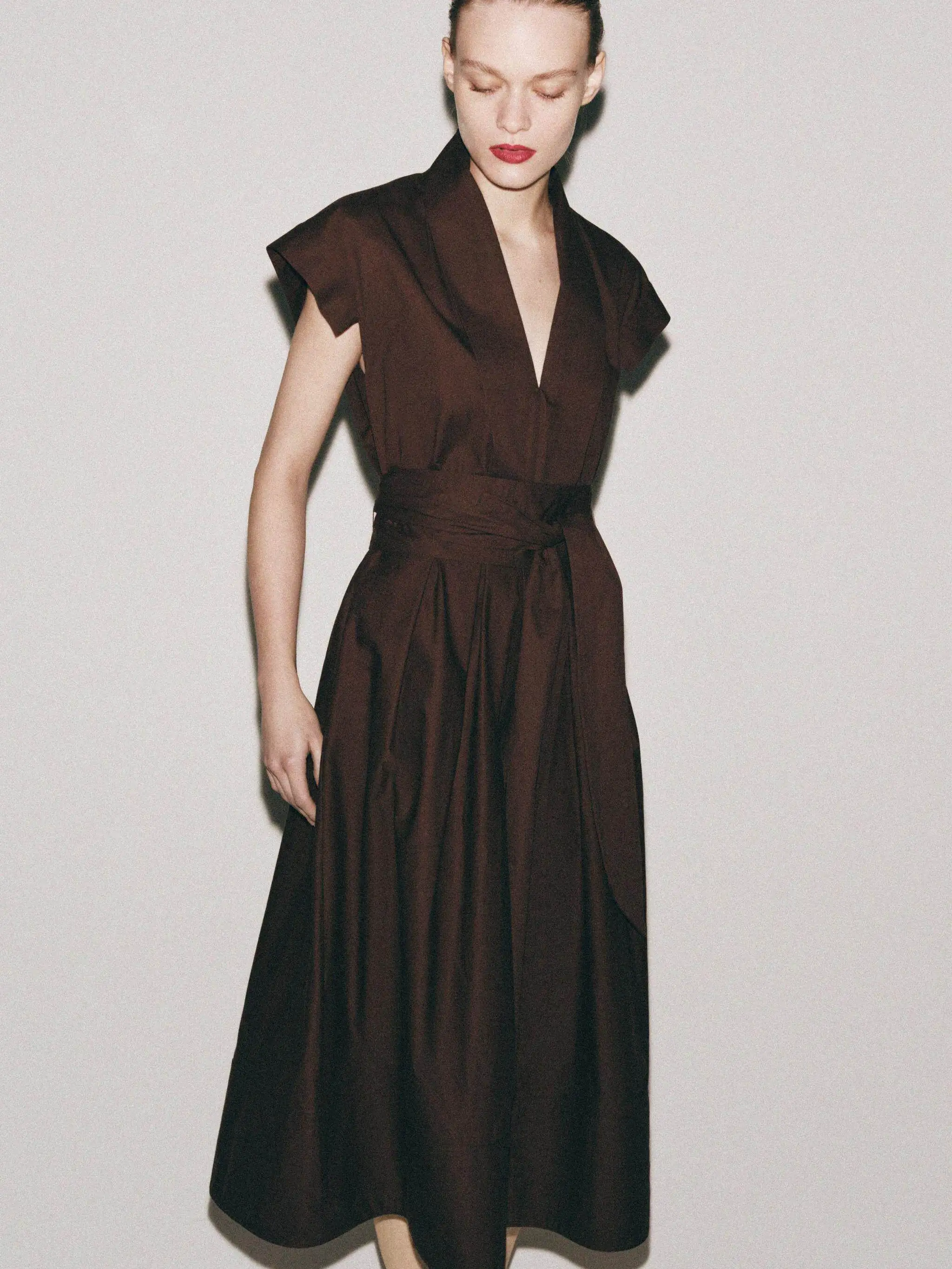 Summer New Women's V-neck Tied Waist Short Sleeve Crepe De Chine Pleated Dress Fashionable Elegant Casual Maxi Dress
Summer New Women's V-neck Tied Waist Short Sleeve Crepe De Chine Pleated Dress Fashionable Elegant Casual Maxi Dress