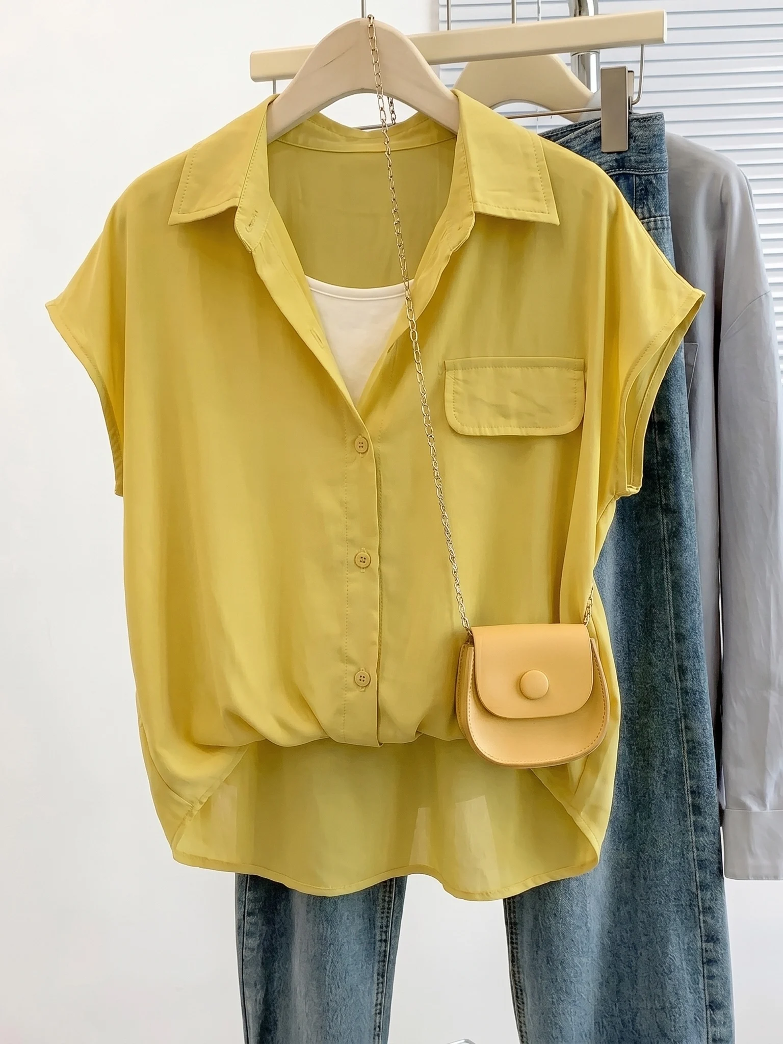 Yellow V-Neck Short Sleeve Shirt Women's plus Size Summer New Style Irregular Top Korean Style Commute Wind Loose Fit
Yellow V-Neck Short Sleeve Shirt Women's plus Size Summer New Style Irregular Top Korean Style Commute Wind Loose Fit
