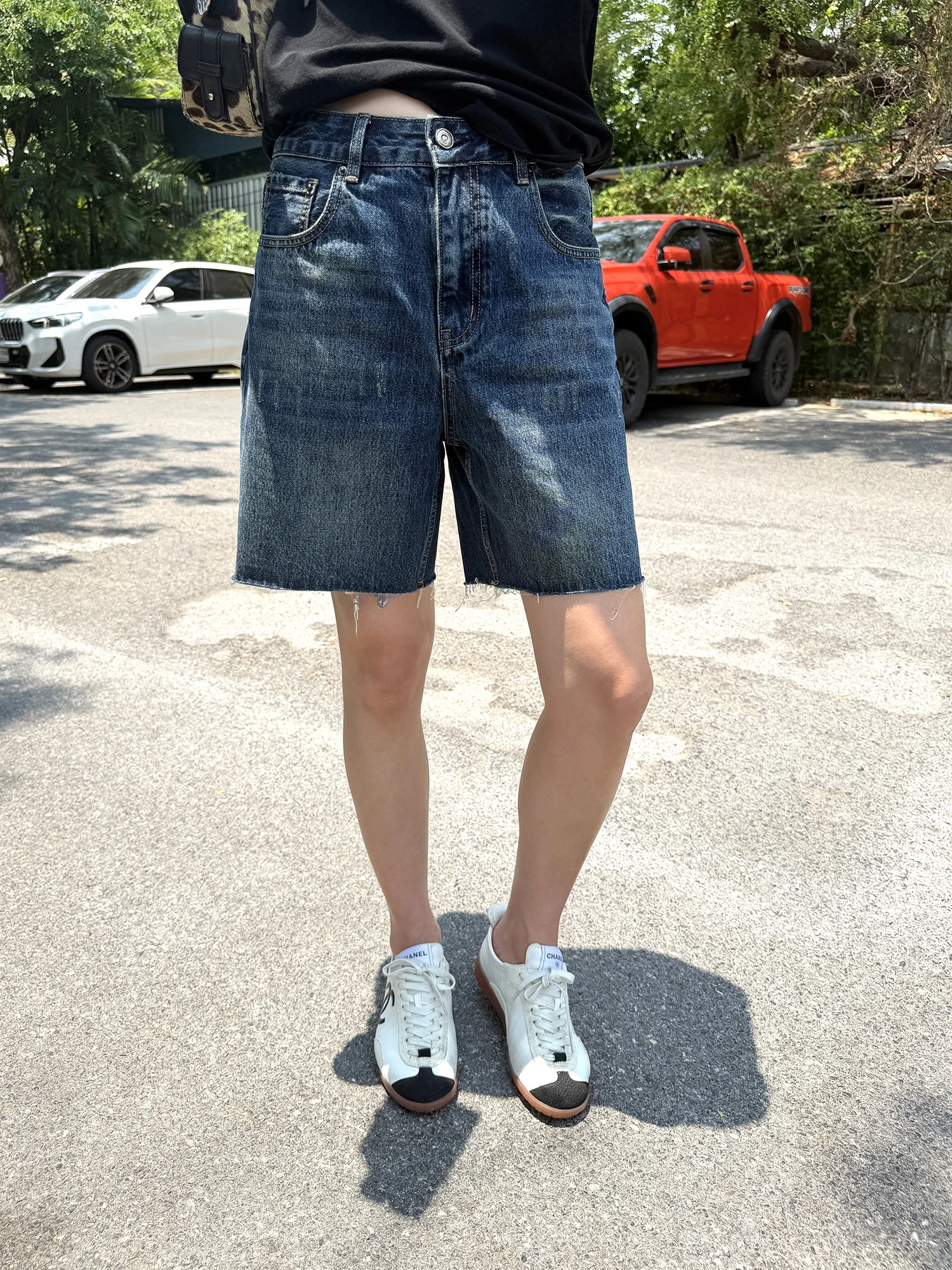 Le Alfashionline Korean Style Street Fashion High Waist Straight Leg Jeans Shorts Women's Casual Comfortable Cotton Shorts
Le Alfashionline Korean Style Street Fashion High Waist Straight Leg Jeans Shorts Women's Casual Comfortable Cotton Shorts