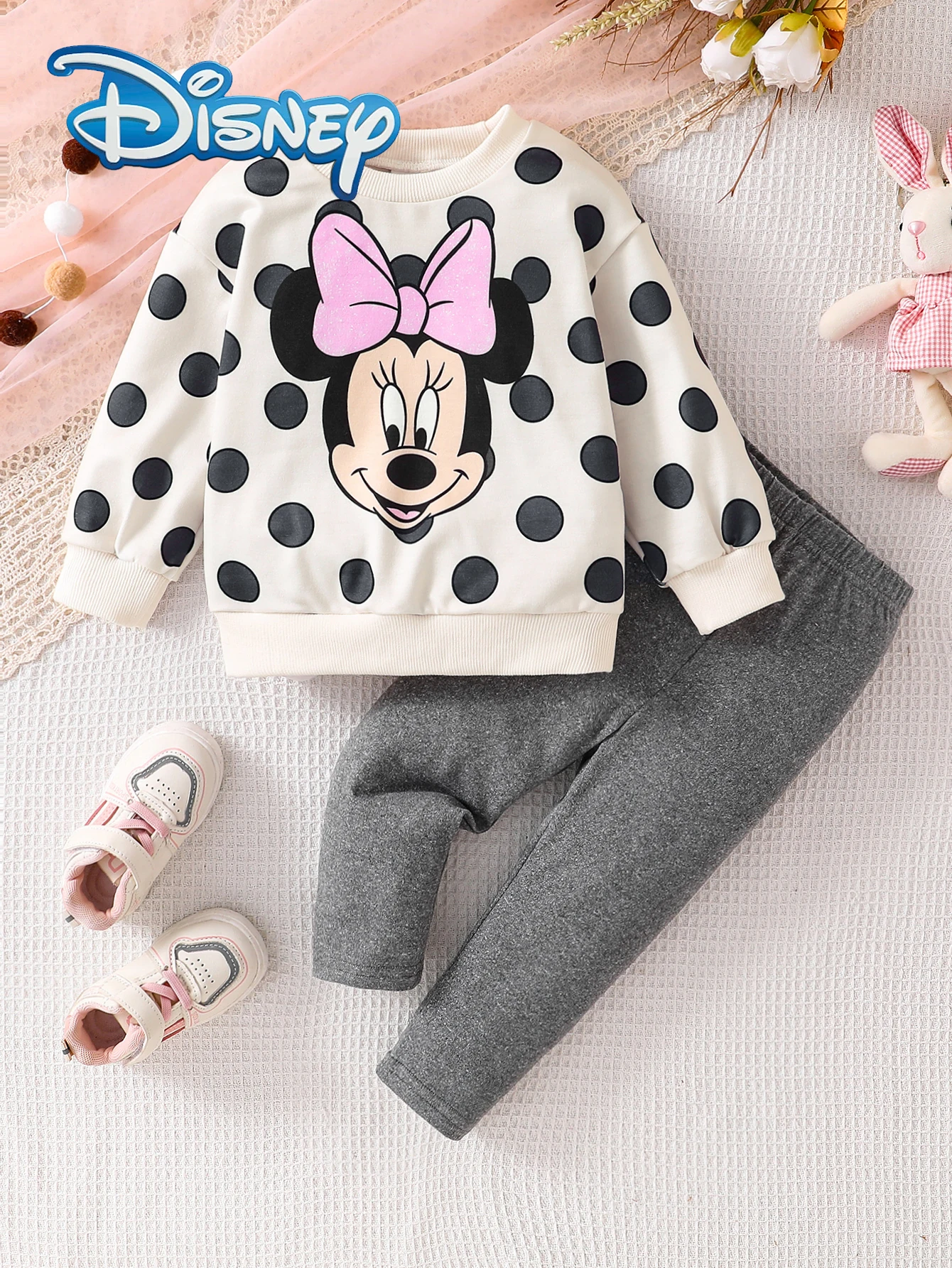 【Официально лицензированный】Комплект повседневных брюк Disney Minnie Mouse из 2 предметов для девочек на весну и осень. Симпатичная толстовка с длинными рукавами с принтом Минни Маус в горошек + эластичная талия, однотонные прямые брюки, слегка эластичные
【Официально лицензированный】Комплект повседневных брюк Disney Minnie Mouse из 2 предметов для девочек на весну и осень. Симпатичная толстовка с длинными рукавами с принтом Минни Маус в горошек + эластичная талия, однотонные прямые брюки, слегка эластичные