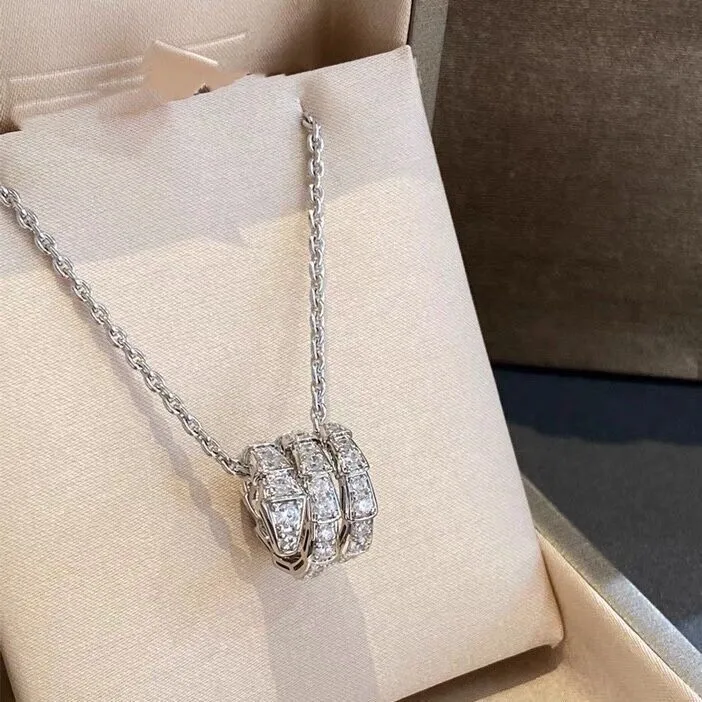 Korean INS Inspired Sweet Cool Necklace, Women's Fashion Micro-paved Zircon Clavicle Chain, Unique Personality Neckwear
Korean INS Inspired Sweet Cool Necklace, Women's Fashion Micro-paved Zircon Clavicle Chain, Unique Personality Neckwear