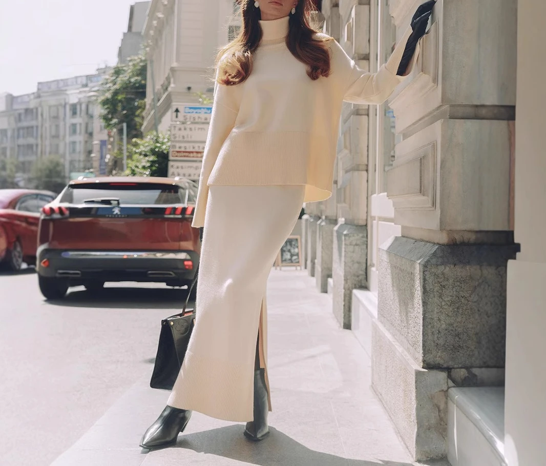 Turtleneck Sweater Skirt Suit Women's Fall-winter 2025 New Loose Sweater Slit Long Skirt Set
Turtleneck Sweater Skirt Suit Women's Fall-winter 2025 New Loose Sweater Slit Long Skirt Set