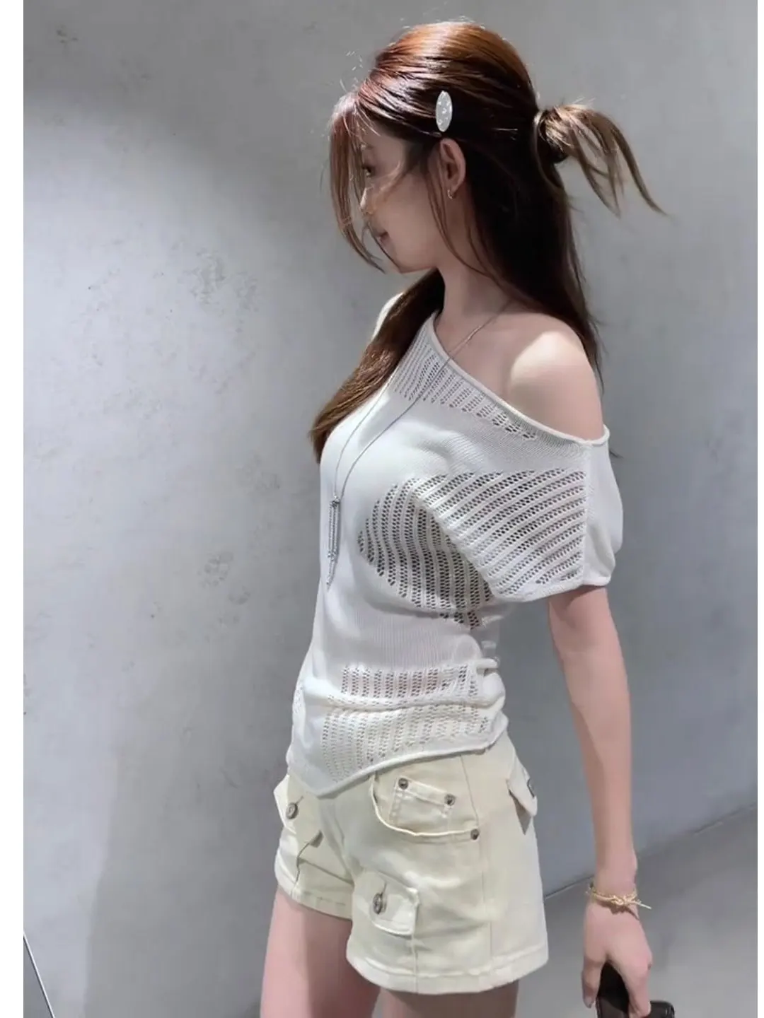 Slim Fit Knitted Short Sleeve T-Shirt Women's Summer Design Casual Style Casual Wind Hollow out Shoulder Baja Girl Top
Slim Fit Knitted Short Sleeve T-Shirt Women's Summer Design Casual Style Casual Wind Hollow out Shoulder Baja Girl Top