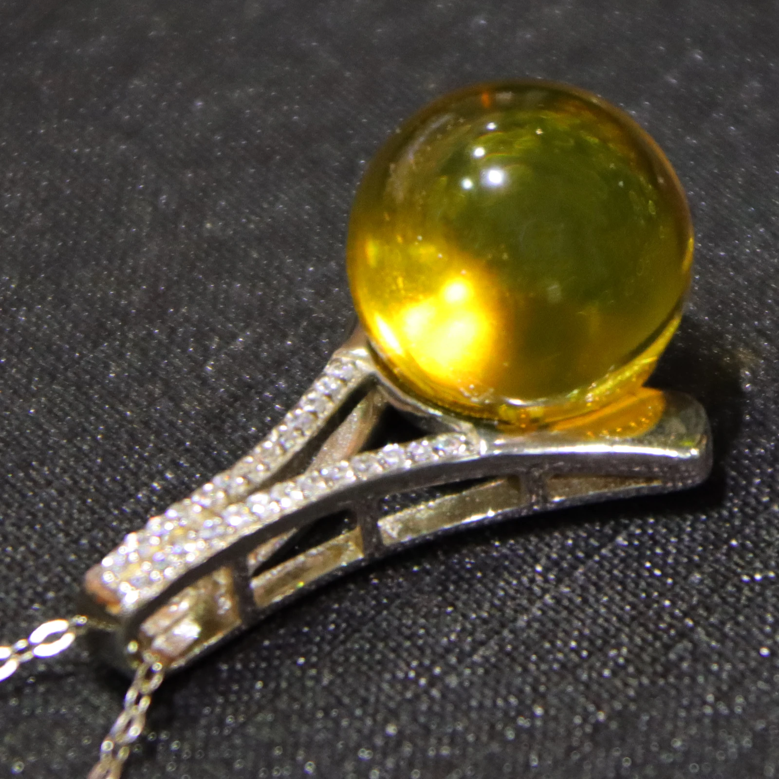 Natural Mexican Blue Amber Pendant 12mm Round Bead Solid 925 Sterling Silver Bail Necklace Jewelry
Natural Mexican Blue Amber Pendant 12mm Round Bead Solid 925 Sterling Silver Bail Necklace Jewelry