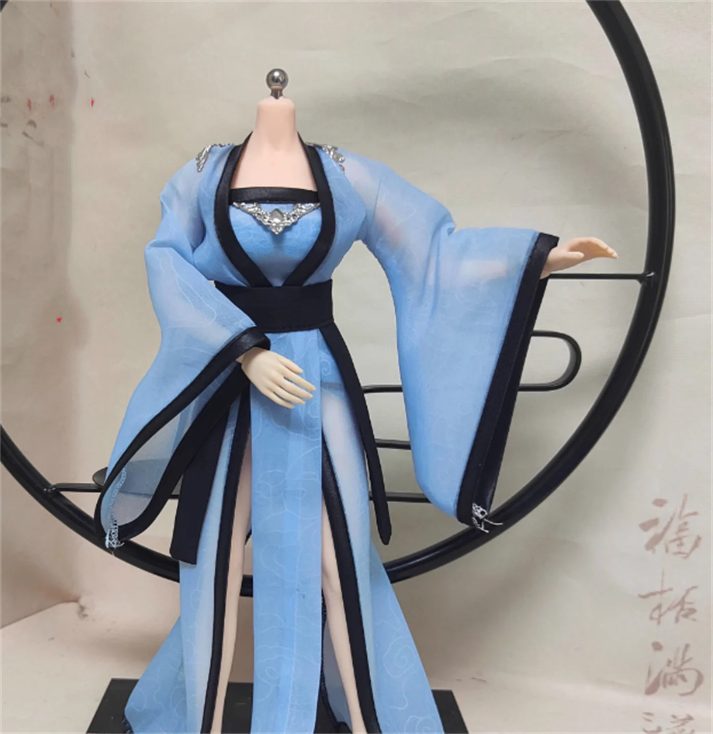 Ancient Long Dress 1/6 Female Tradition Hanfu Long Dress Chinese Customize Clothies Suit for 12inch Big Bust Action Figure Toys
Ancient Long Dress 1/6 Female Tradition Hanfu Long Dress Chinese Customize Clothies Suit for 12inch Big Bust Action Figure Toys