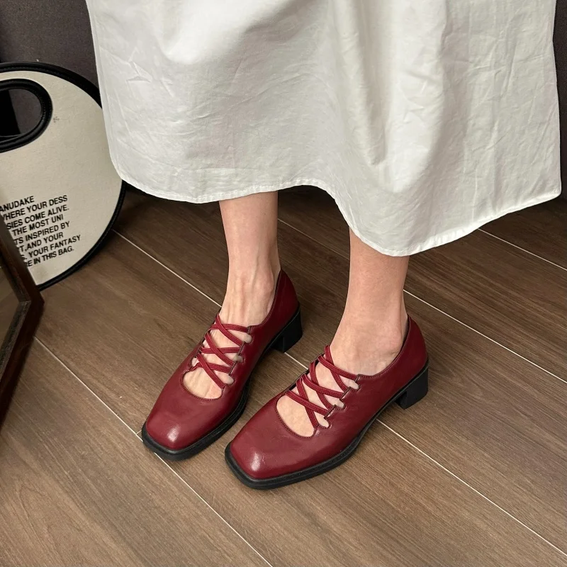 Весна и осень 2024, новые туфли Мэри Джейн с квадратной головкой, женские повседневные туфли в стиле ретро, модные маленькие кожаные туфли
Весна и осень 2024, новые туфли Мэри Джейн с квадратной головкой, женские повседневные туфли в стиле ретро, модные маленькие кожаные туфли