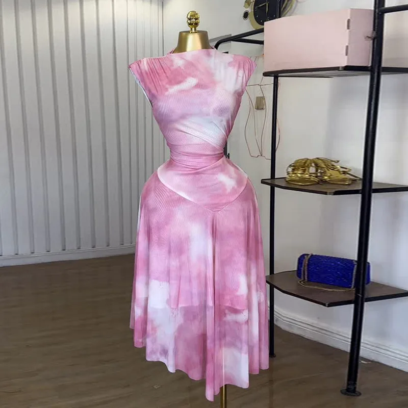 2025 Summer New Style Sweet Beauty Style Half High Neck Printed High Waist Irregular Dress
2025 Summer New Style Sweet Beauty Style Half High Neck Printed High Waist Irregular Dress