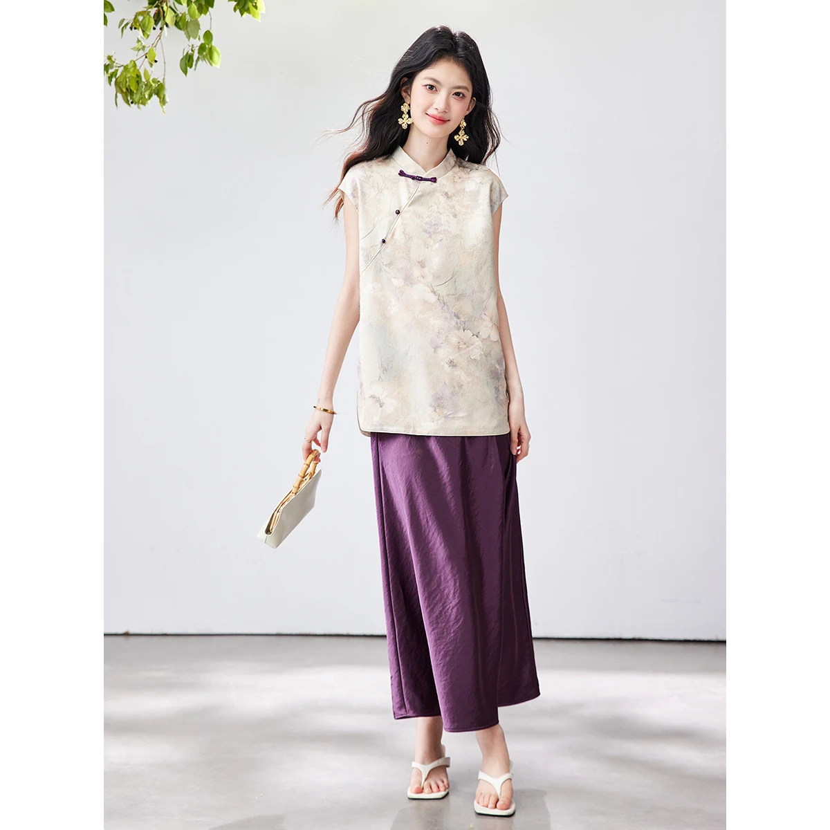 VIMLY Elegant Chinese Style Skirt Set Women Stand Collar Color Contrast Frog Button Sleeveless Top Maxi Skirt 2 Piece Set A6033
VIMLY Elegant Chinese Style Skirt Set Women Stand Collar Color Contrast Frog Button Sleeveless Top Maxi Skirt 2 Piece Set A6033