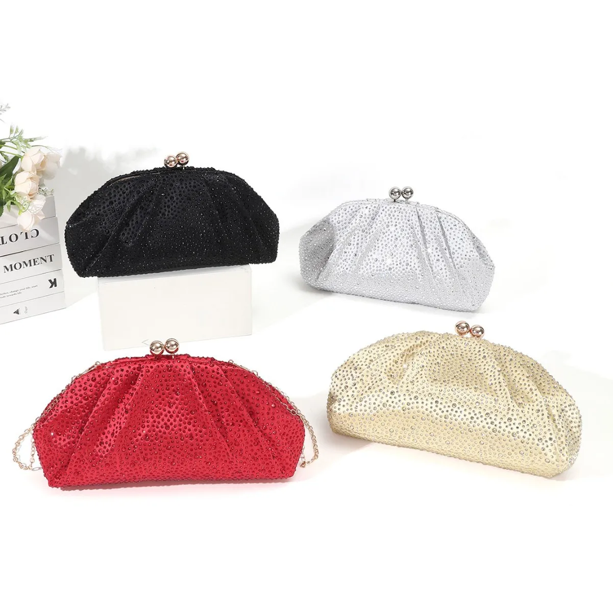2026 new solid color versatile clip pleated cloud bag, satin shiny piece rhinestone hand-held dinner bag
2026 new solid color versatile clip pleated cloud bag, satin shiny piece rhinestone hand-held dinner bag