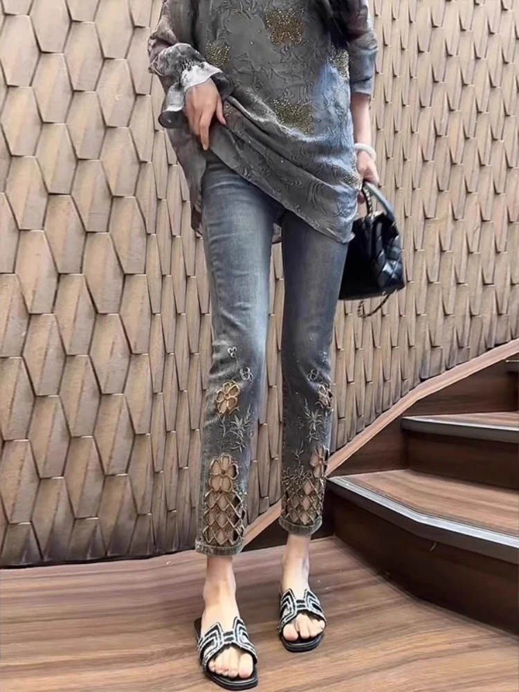 2025 New Women Perforated Sparkling Diamond Embroidered Seven Points Jeans Autumn Trousers High-Waist Female Straight Leg Pants
2025 New Women Perforated Sparkling Diamond Embroidered Seven Points Jeans Autumn Trousers High-Waist Female Straight Leg Pants