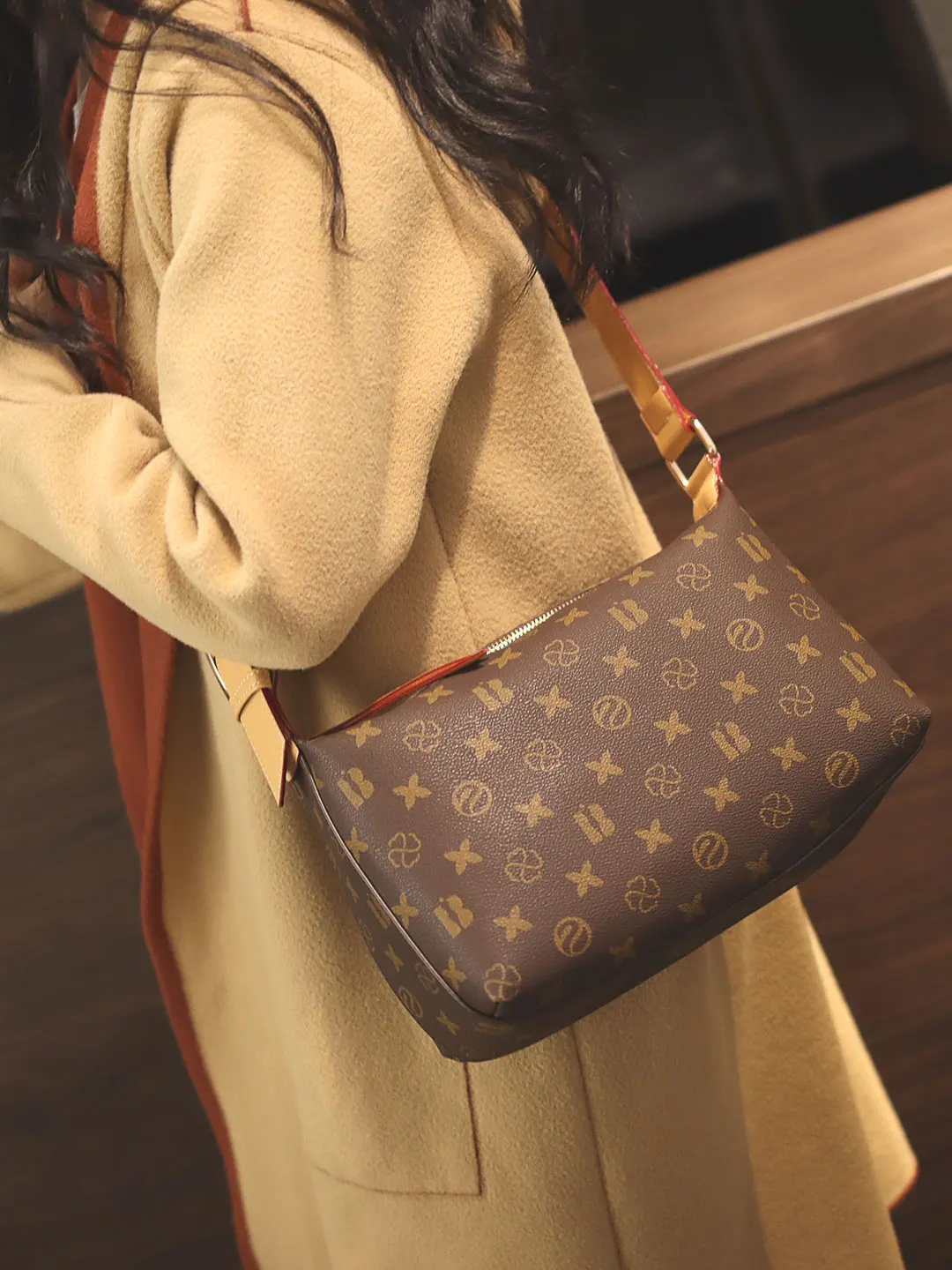 Осень-зима, большая женская сумка Capaci, новинка 2025, элитная роскошная маленькая роскошная сумка через плечо для ежедневного использования
Осень-зима, большая женская сумка Capaci, новинка 2025, элитная роскошная маленькая роскошная сумка через плечо для ежедневного использования