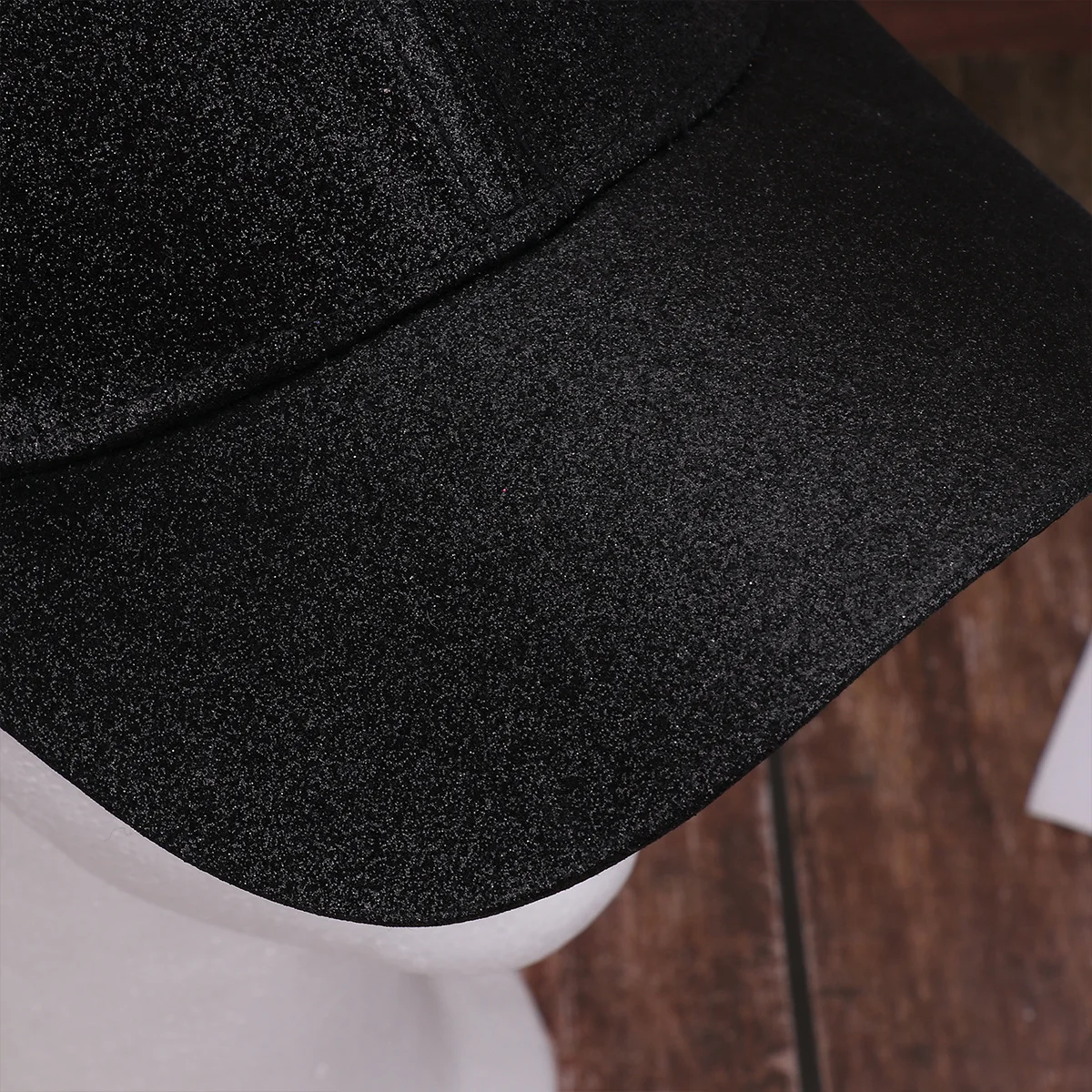 1pc Glitter Solid Color Baseball Cap For Women Lightweight Sun Hat Summer Outdoor Travel Beach Wear Simple Fashion
1pc Glitter Solid Color Baseball Cap For Women Lightweight Sun Hat Summer Outdoor Travel Beach Wear Simple Fashion