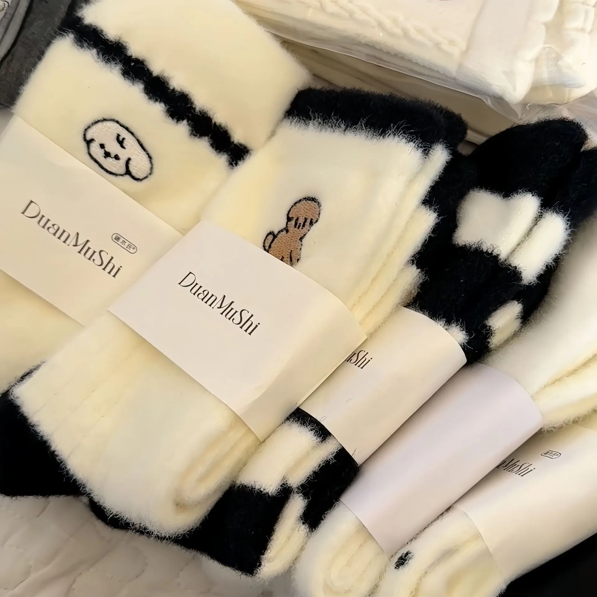 5 Pairs Children in Winter with Plush Thick Insulation To Keep Warm Prevent Cold Korean Version Cute Little Dog Mid Tube Socks
5 Pairs Children in Winter with Plush Thick Insulation To Keep Warm Prevent Cold Korean Version Cute Little Dog Mid Tube Socks