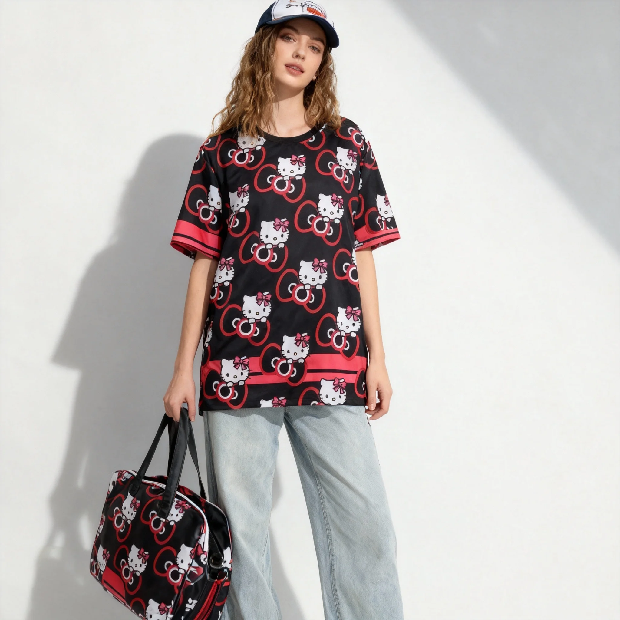 Спортивная рубашка Sanrio Family Hello Kitty, милая и крутая американская уличная летняя футболка, женский новый топ больших размеров для взрослых
Спортивная рубашка Sanrio Family Hello Kitty, милая и крутая американская уличная летняя футболка, женский новый топ больших размеров для взрослых