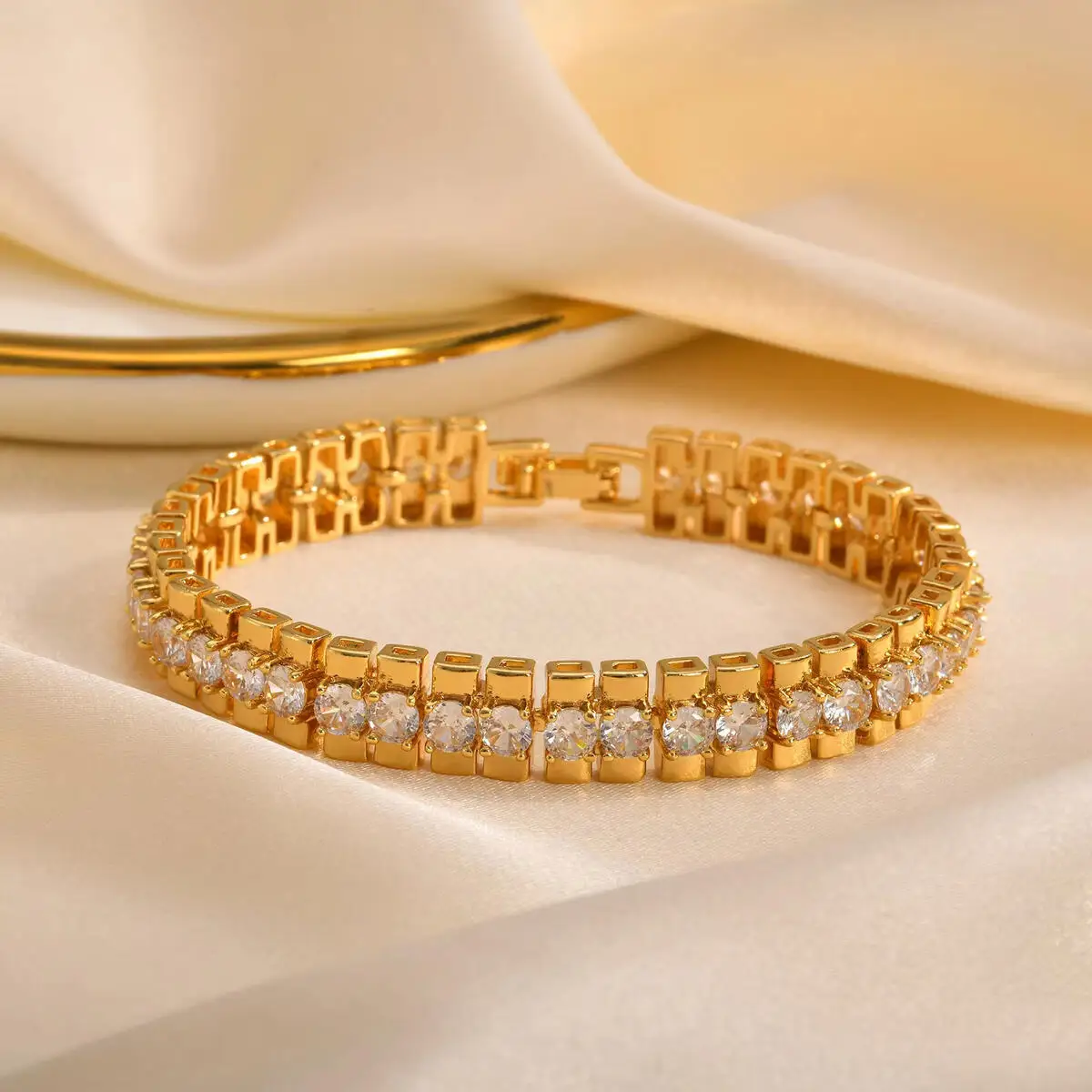 Chunky Paperclip Chain Women Bracelet Cubic Zirconia Watch Strap Gold Color Link Adjustable Stackable Jewelry For Girl Gift
Chunky Paperclip Chain Women Bracelet Cubic Zirconia Watch Strap Gold Color Link Adjustable Stackable Jewelry For Girl Gift