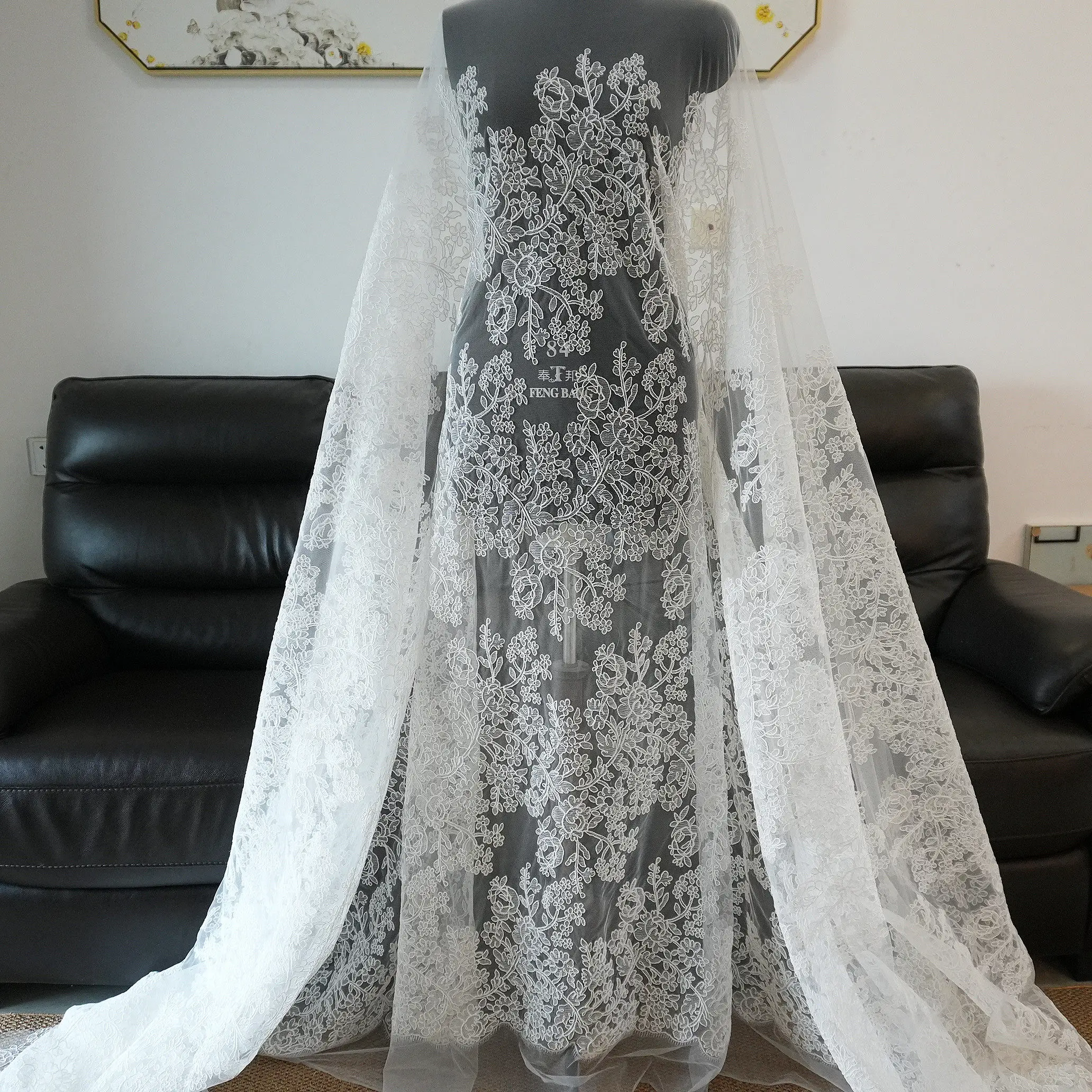 White Bone Style Embroidered Tulle Fabric for Fashion Wedding Dresses Lace Garments Material
White Bone Style Embroidered Tulle Fabric for Fashion Wedding Dresses Lace Garments Material