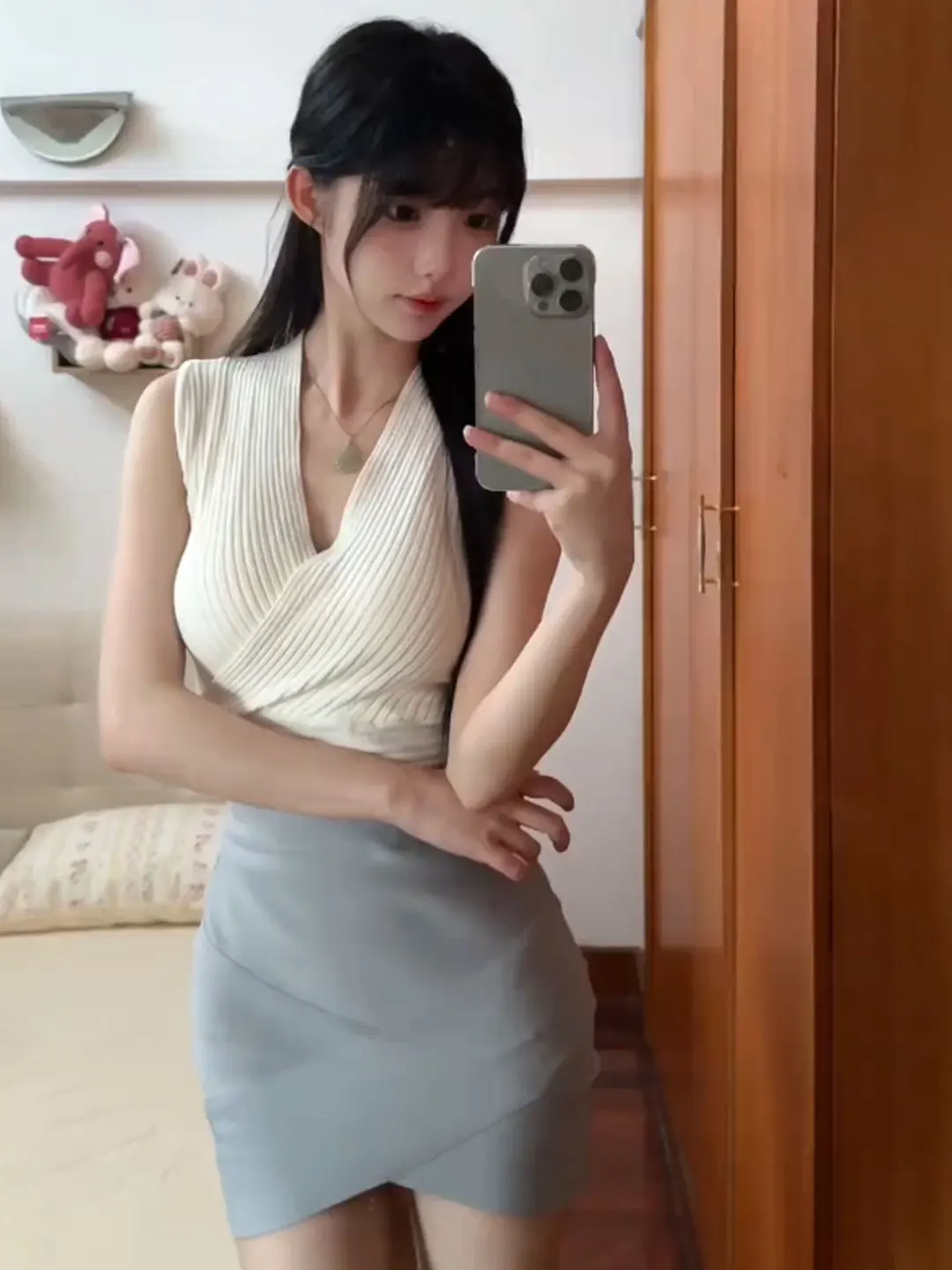 Elegant V-neck White Top And Skirt Set Women's Fashion Asymmetrical Wraparound Summer Slimming High-waisted Ensemble
Elegant V-neck White Top And Skirt Set Women's Fashion Asymmetrical Wraparound Summer Slimming High-waisted Ensemble