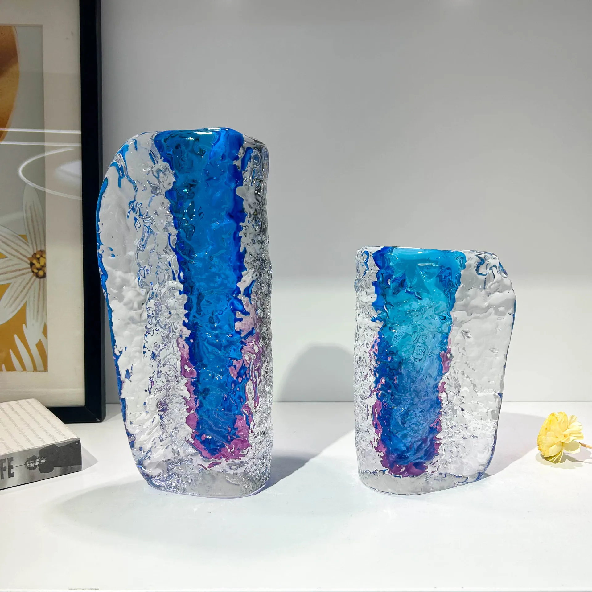 Modern light luxury Klein blue glacier glazed vase high-end ornament living room hotel model room dining table decoration
Modern light luxury Klein blue glacier glazed vase high-end ornament living room hotel model room dining table decoration