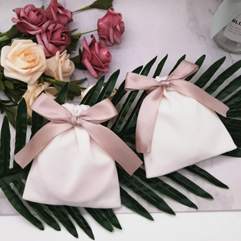 20PCS Velvet Bag Jewelry Packaging Pouch Lipstick Cosmetic Birthday Wedding Gift Bag Wrapping Supply Drawstring Sack Custom Logo
20PCS Velvet Bag Jewelry Packaging Pouch Lipstick Cosmetic Birthday Wedding Gift Bag Wrapping Supply Drawstring Sack Custom Logo