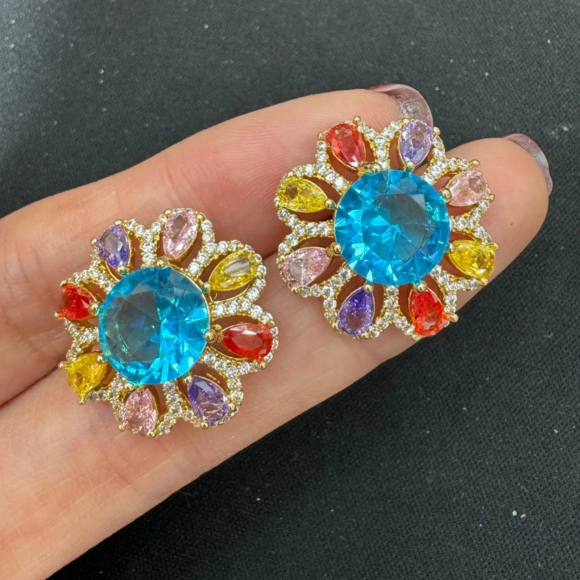 zircon stud earrings for women cute shiny jewelry blue green red yellow flower petals earrings women gift
zircon stud earrings for women cute shiny jewelry blue green red yellow flower petals earrings women gift