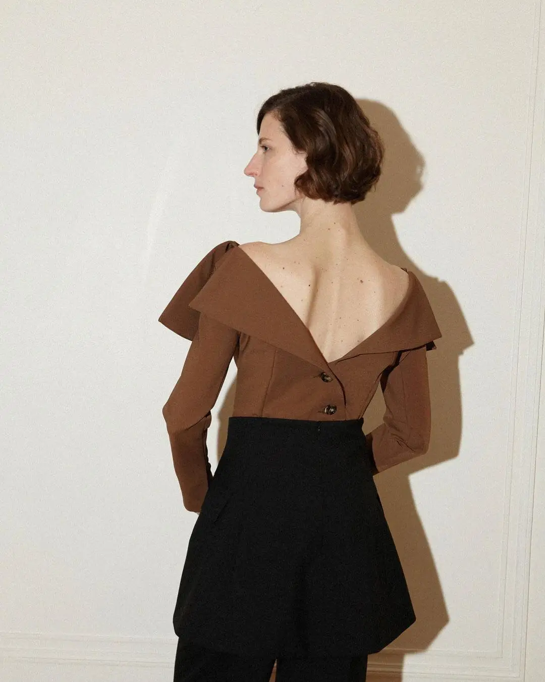 Women's Design Sensation irt ort Sve V-ne Navy Collar Asymmetric Ba Exposure Long Sve Slim Fit Faionable
Women's Design Sensation irt ort Sve V-ne Navy Collar Asymmetric Ba Exposure Long Sve Slim Fit Faionable