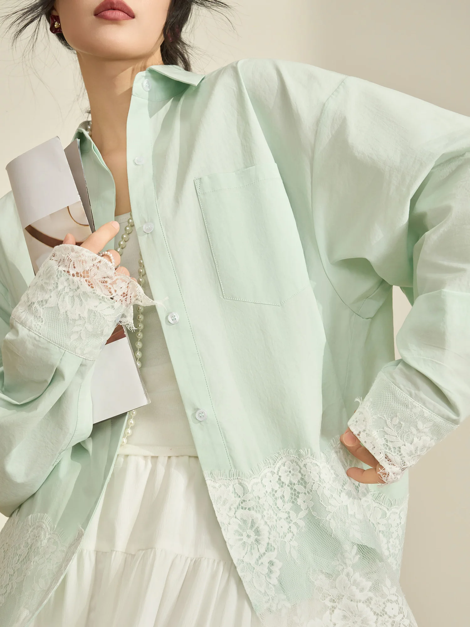 Unique Beautiful Lace Splicing Loose Long Sve een irt Spring New Sle Women's Faion Casual Polyester Fiber Blouse
Unique Beautiful Lace Splicing Loose Long Sve een irt Spring New Sle Women's Faion Casual Polyester Fiber Blouse