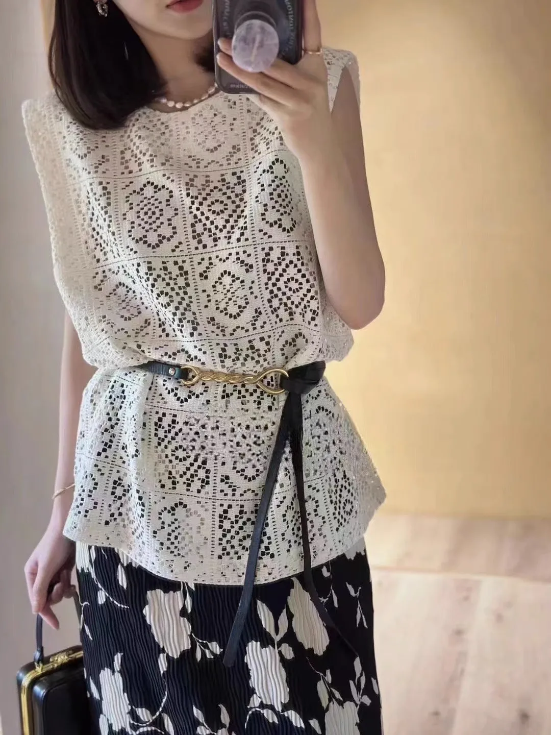 Summer 2025 New Sle European Hollow out Hook Embroidery Pure Color Versatile Casual Top Vest Simple Ele Matching
Summer 2025 New Sle European Hollow out Hook Embroidery Pure Color Versatile Casual Top Vest Simple Ele Matching