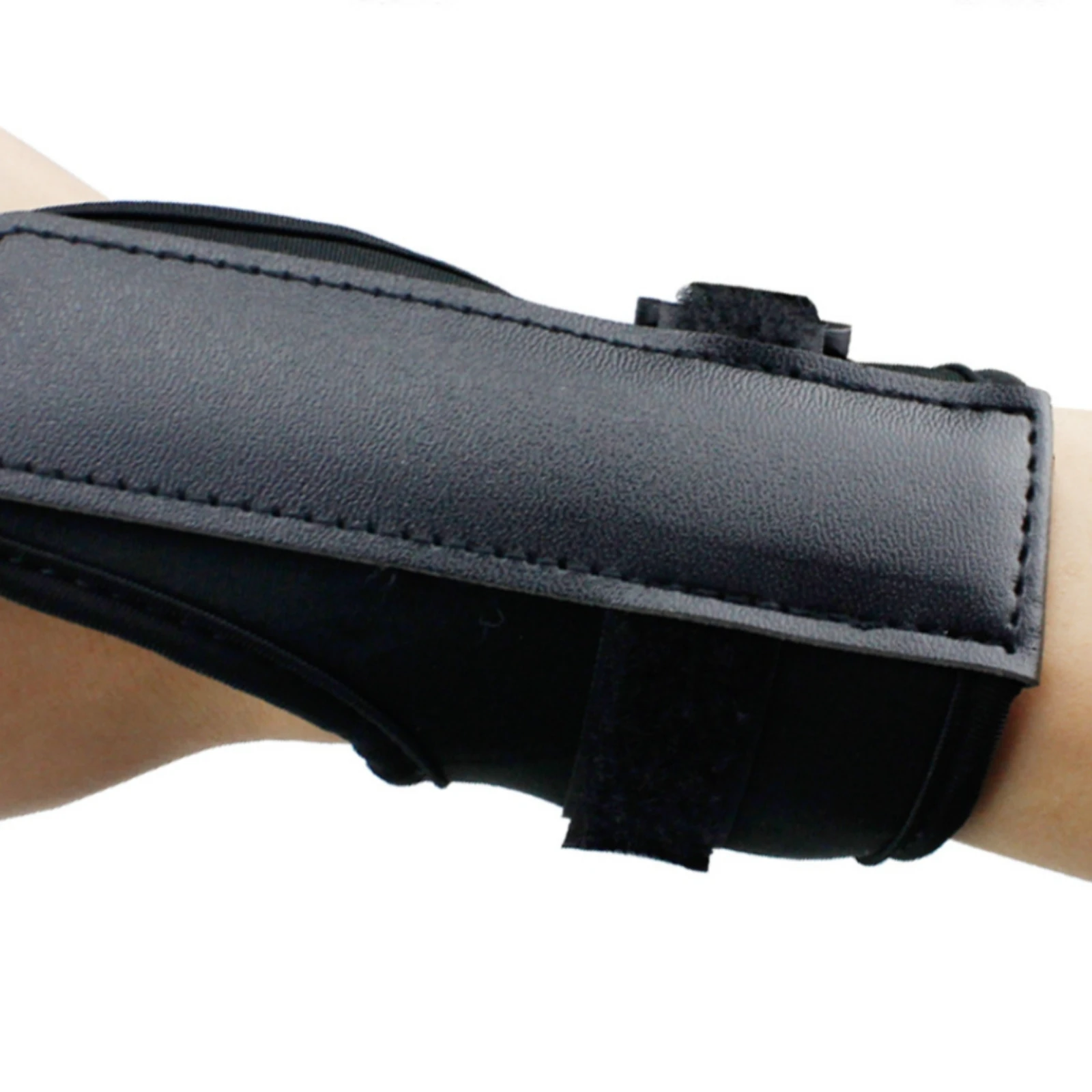 Golf Swing Coach Brace Adjustable Fit Golf Swing Coach Wrist Training Aid Breathable Material Sports Gear for Driving Range
Golf Swing Coach Brace Adjustable Fit Golf Swing Coach Wrist Training Aid Breathable Material Sports Gear for Driving Range