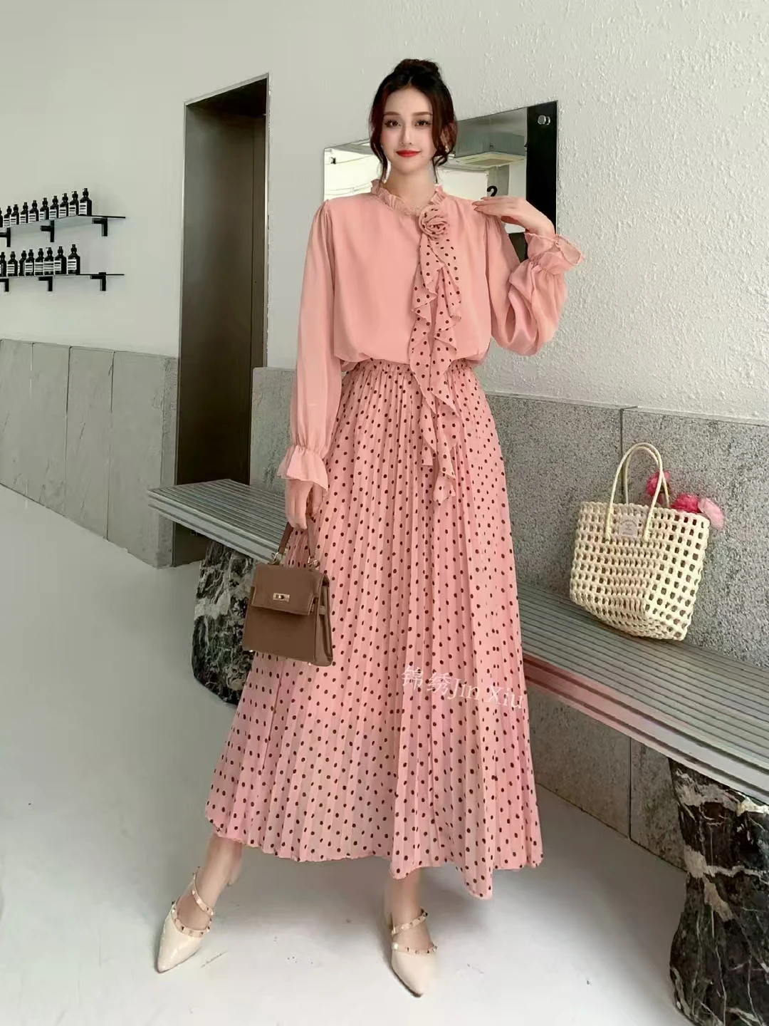 Spring Autumn Women Elegant Dots Skirt Suits Sweet Ruffles Long Sleeve Chiffon Shirt And Pleated Long Skirt Two Piece Set
Spring Autumn Women Elegant Dots Skirt Suits Sweet Ruffles Long Sleeve Chiffon Shirt And Pleated Long Skirt Two Piece Set