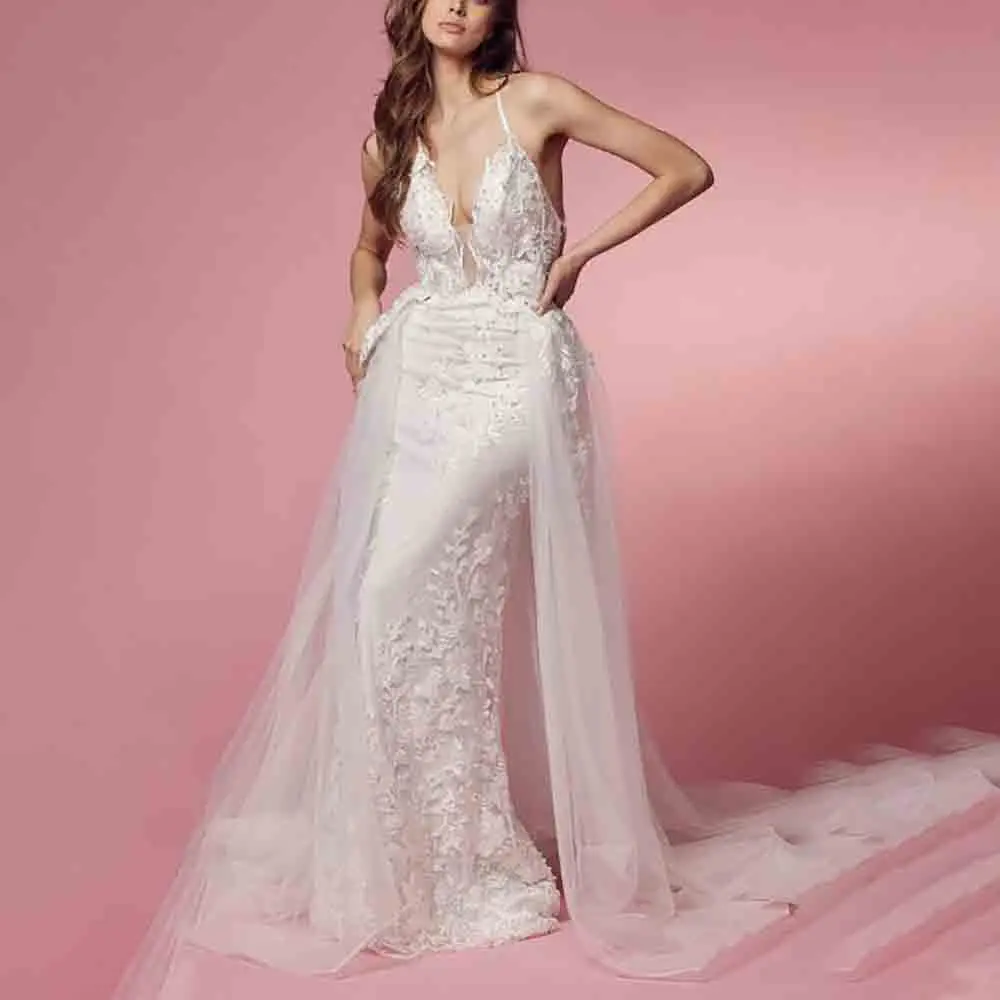 A-Line Low V-Neck Spaghetti Straps Floral Appliques Pearl Beaded Lace Up Back Zipper Closure Sweep Train Wedding Dress
A-Line Low V-Neck Spaghetti Straps Floral Appliques Pearl Beaded Lace Up Back Zipper Closure Sweep Train Wedding Dress