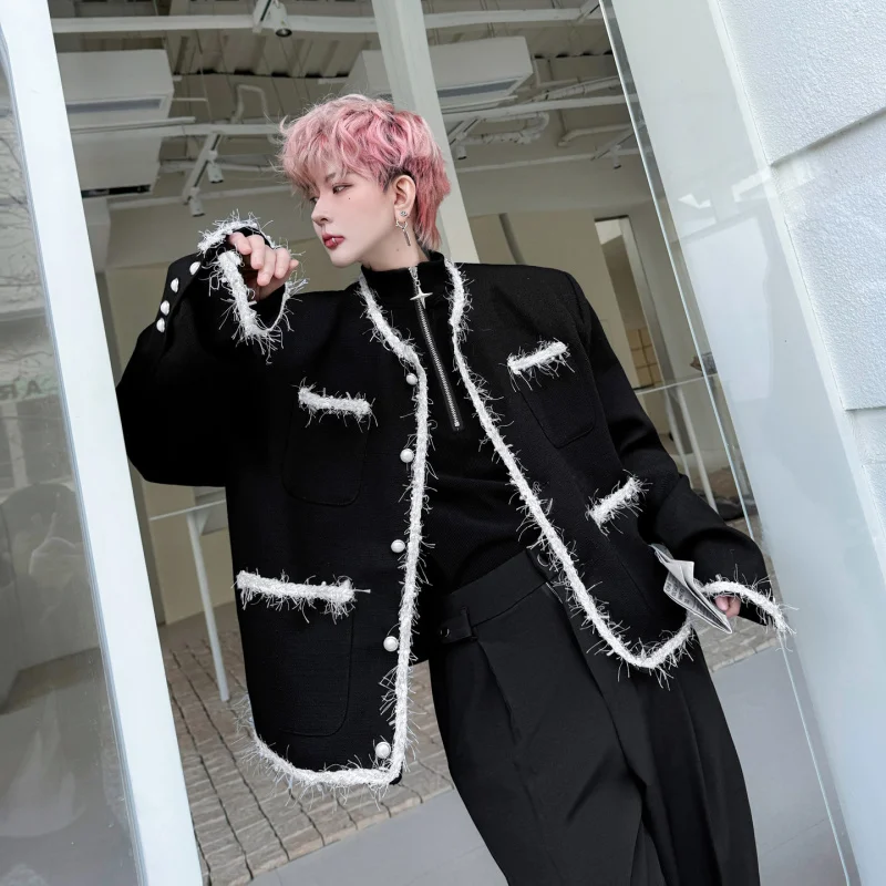 Весна 2026: Мужской однотонный пиджак с круглым вырезом, поясом и длинными рукавами, свободного кроя, в стиле кэжуал.
Весна 2026: Мужской однотонный пиджак с круглым вырезом, поясом и длинными рукавами, свободного кроя, в стиле кэжуал.