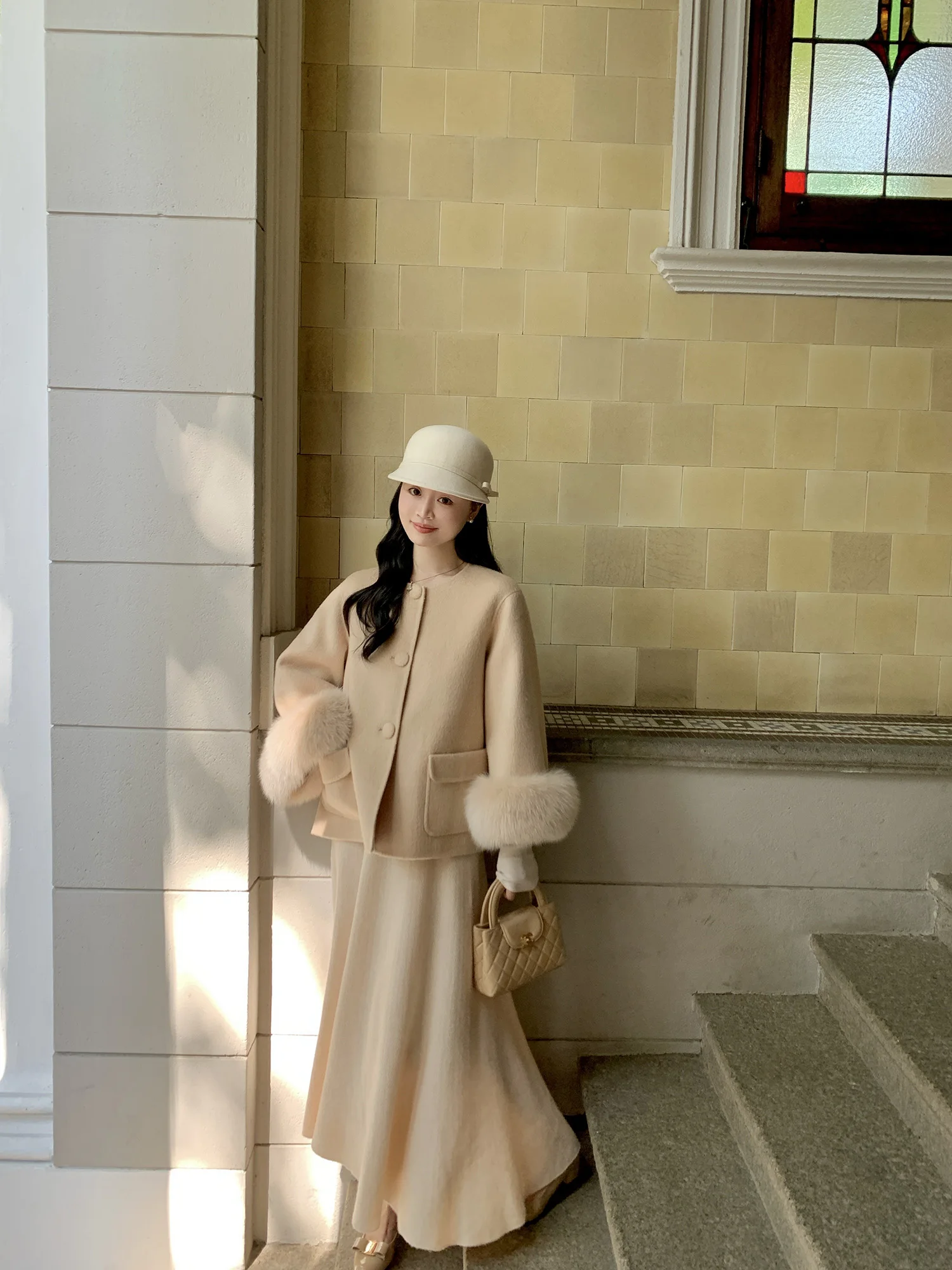 Женское зимнее пальто Ele Fur из двусторонней шерсти с верблюжьим пухом от Wang Han Yan, коллекция осень-зима
Женское зимнее пальто Ele Fur из двусторонней шерсти с верблюжьим пухом от Wang Han Yan, коллекция осень-зима