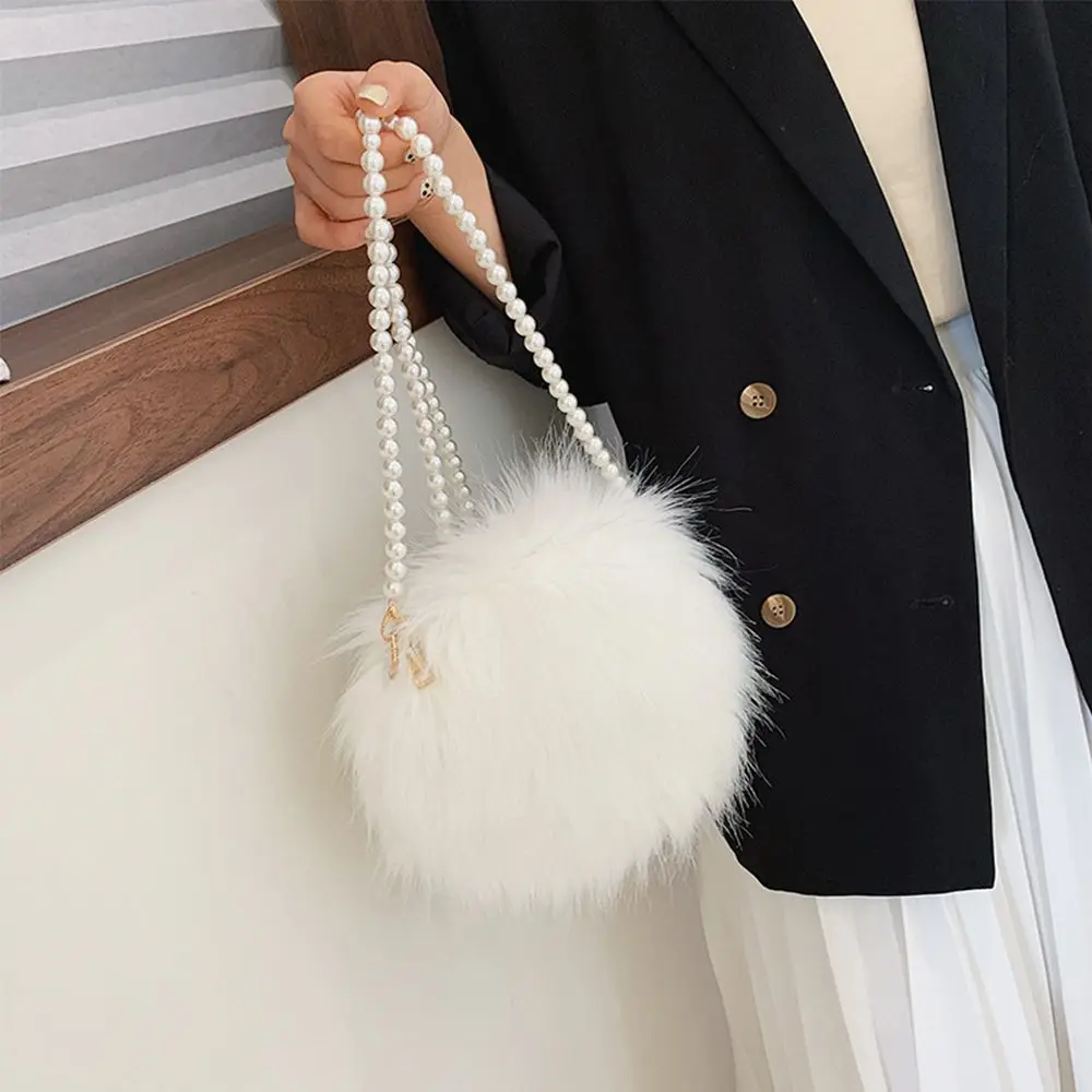 White Soft Coin Purse Handbags Round Clutch Plush Shoulder Bag Messenger Bag Pearl Chain Crossbody Bags Faux Fur Bag
White Soft Coin Purse Handbags Round Clutch Plush Shoulder Bag Messenger Bag Pearl Chain Crossbody Bags Faux Fur Bag