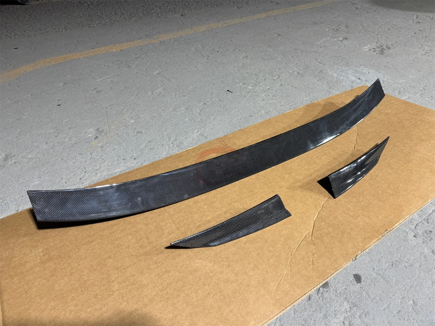 High-quality N Style Dry Carbon Fiber Rear Spoiler Trunk Spoiler for Ferrari 812 GTS
High-quality N Style Dry Carbon Fiber Rear Spoiler Trunk Spoiler for Ferrari 812 GTS