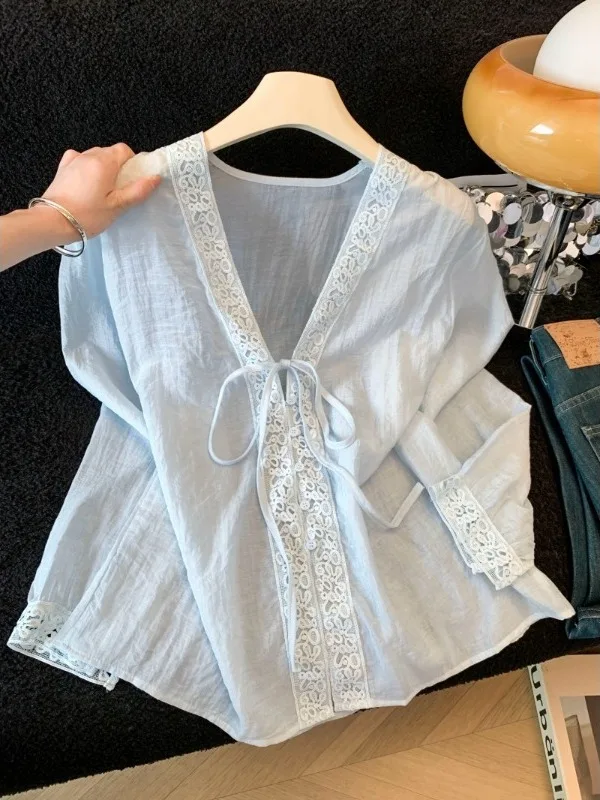 Blue Lace Trim V-Neck Tie Long Sleeve Women's Summer New Loose Casual Shirt Thin Top Sun Protection Fashion French Style
Blue Lace Trim V-Neck Tie Long Sleeve Women's Summer New Loose Casual Shirt Thin Top Sun Protection Fashion French Style