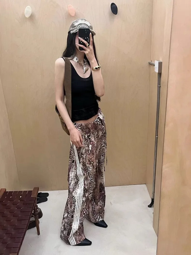 Design sense cotton and linen outward-turned waist-head curved wide-leg pants 25 Spring/Summer leopard print loose casual pants
Design sense cotton and linen outward-turned waist-head curved wide-leg pants 25 Spring/Summer leopard print loose casual pants