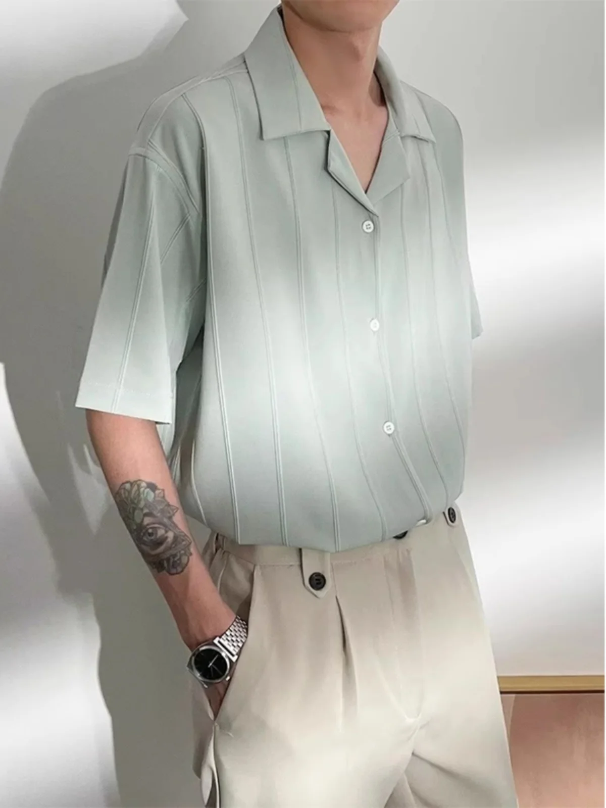 Мужская летняя рубашка с кубинским воротником, легкая, роскошная, в полоску, с коротким рукавом, тонкая, свободного кроя, повседневная, легкая в уходе
Мужская летняя рубашка с кубинским воротником, легкая, роскошная, в полоску, с коротким рукавом, тонкая, свободного кроя, повседневная, легкая в уходе