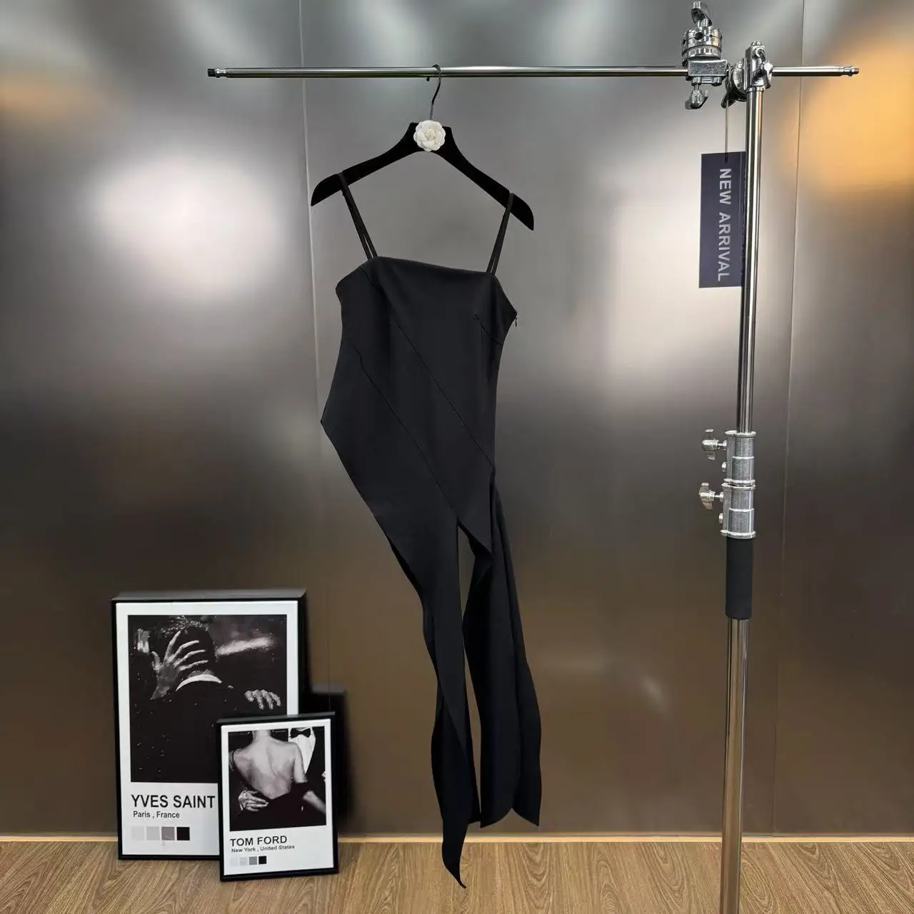 2025 Autumn New Style French High-end Slimming Split Design Ribbon Spaghetti Strap Tops Birthday Celebrity Night Club Wear 
2025 Autumn New Style French High-end Slimming Split Design Ribbon Spaghetti Strap Tops Birthday Celebrity Night Club Wear