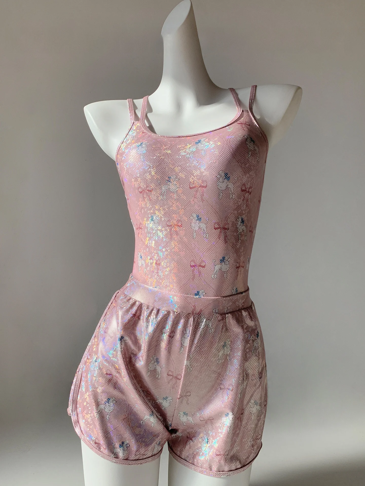 Голографический гоночный купальник для женщин, цельный, с высокой талией, с перекрестной спинкой, без рукавов, с фиксированными вставками для груди, быстросохнущий
Голографический гоночный купальник для женщин, цельный, с высокой талией, с перекрестной спинкой, без рукавов, с фиксированными вставками для груди, быстросохнущий