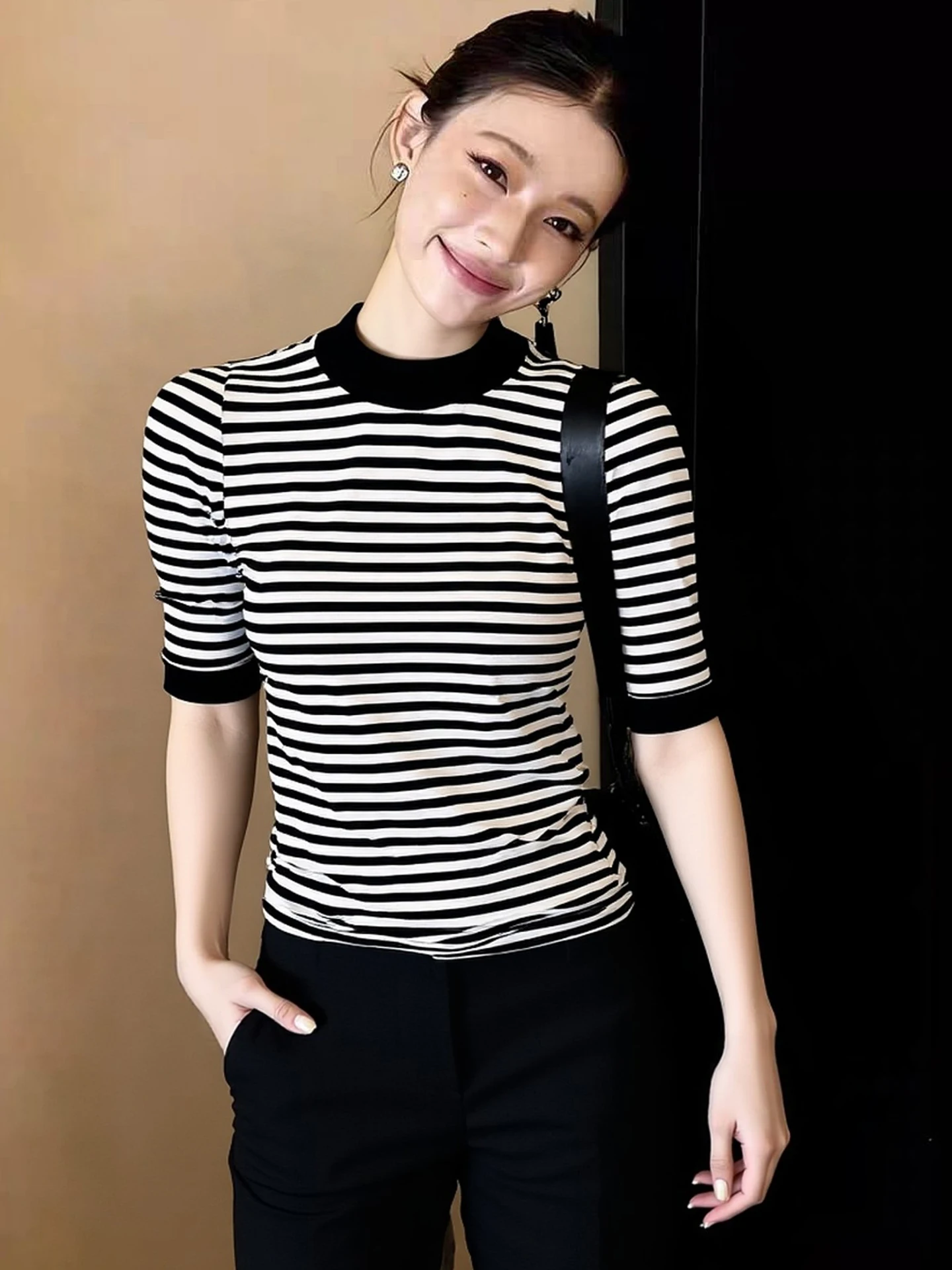 Spring New Style Short Sleeve Knitted Shirt Commute Slim Fit Striped Color Block Design Korean Version Fashion Top for Women
Spring New Style Short Sleeve Knitted Shirt Commute Slim Fit Striped Color Block Design Korean Version Fashion Top for Women