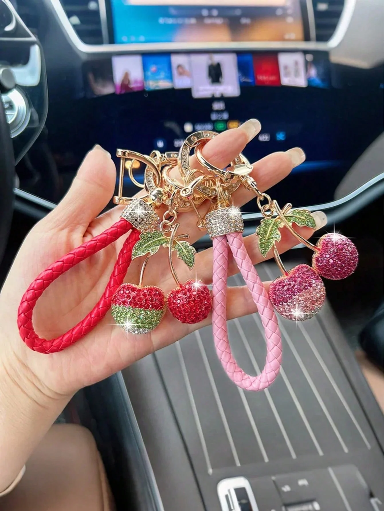 Блестящий брелок «Вишня» — подвеска «Роскошный сплав и вишня» со стразами и плетеной кожаной веревкой, милый и элегантный брелок для ключей от машины, B
Блестящий брелок «Вишня» — подвеска «Роскошный сплав и вишня» со стразами и плетеной кожаной веревкой, милый и элегантный брелок для ключей от машины, B