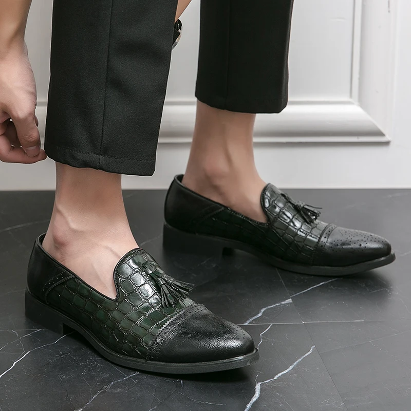 Men's retro loafers Leisure gentleman elegant classic style Work or Office Outdoor street leather shoes Comfortable flat Hot
Men's retro loafers Leisure gentleman elegant classic style Work or Office Outdoor street leather shoes Comfortable flat Hot