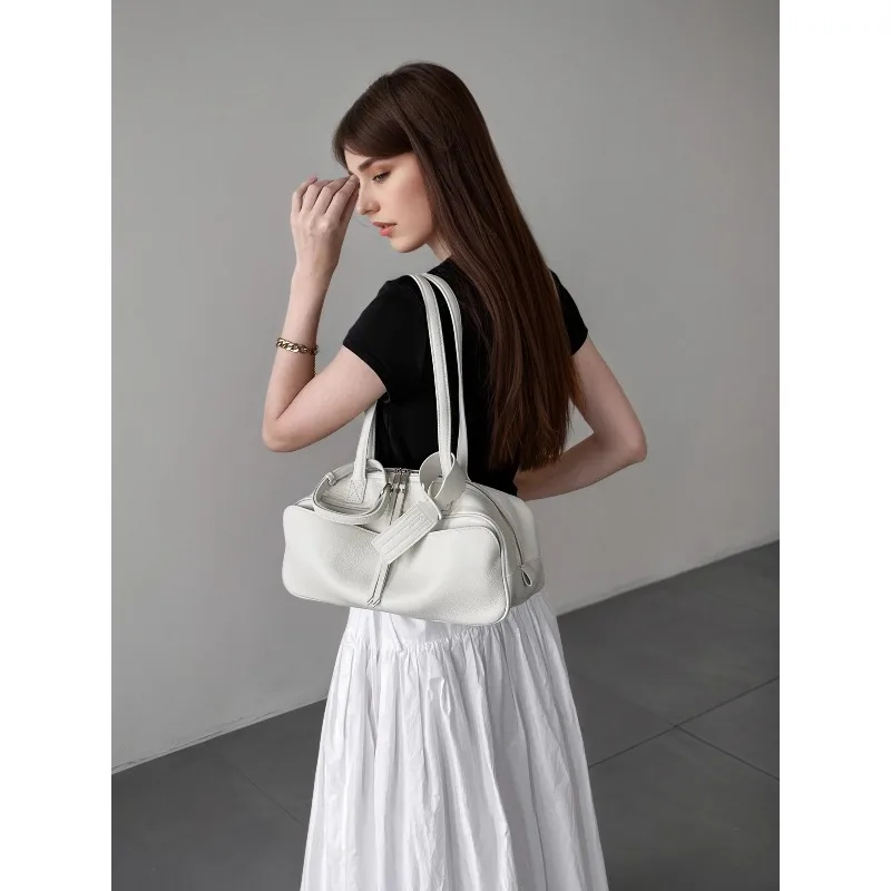 New First-Layer Cowhide Bowling Bag Large-Capacity Commuter Tote Bag Shoulder Handbag for Women
New First-Layer Cowhide Bowling Bag Large-Capacity Commuter Tote Bag Shoulder Handbag for Women