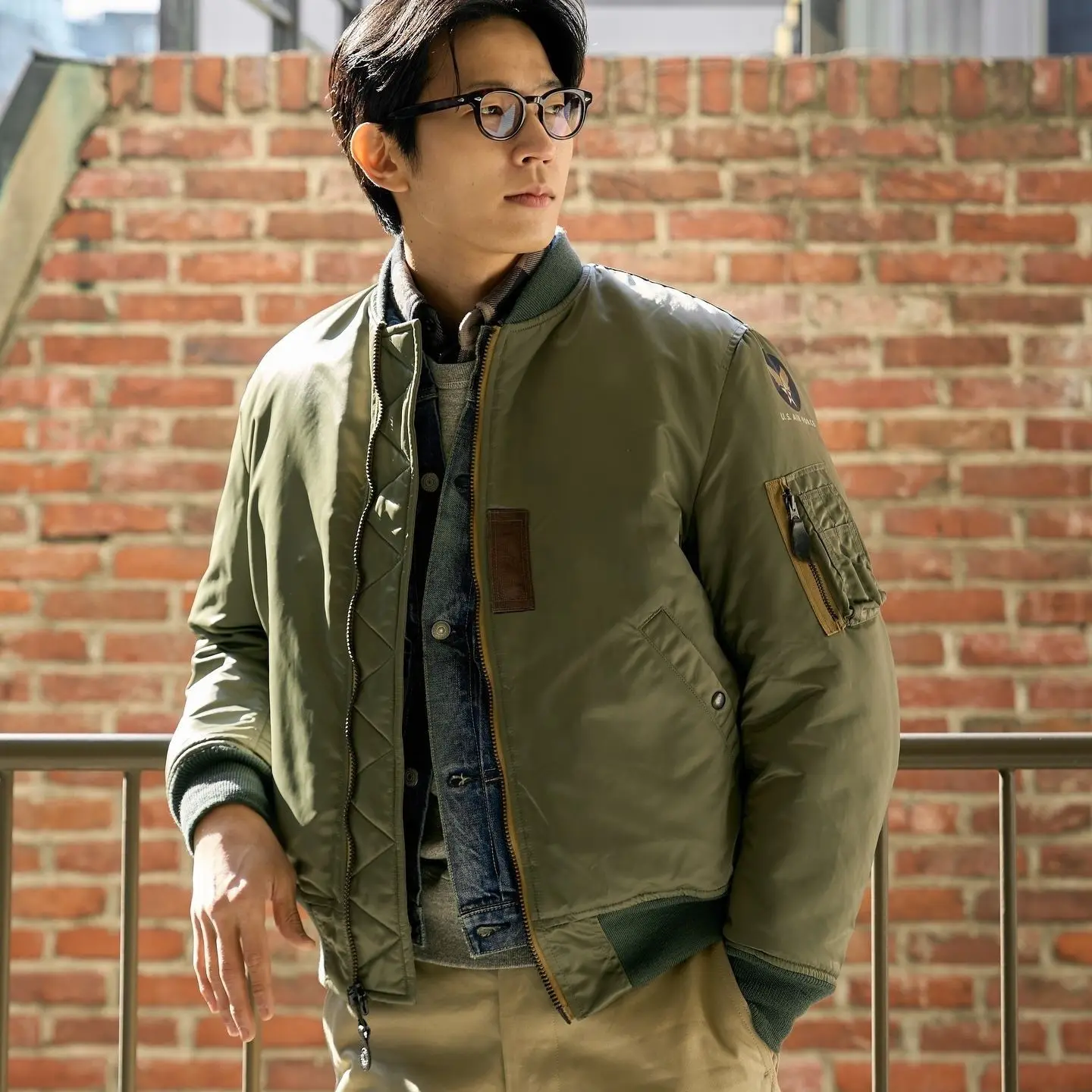 Зимняя куртка-бомбер vinta ajust1 хлопковый комбинезон для мужчин и женщин
Зимняя куртка-бомбер vinta ajust1 хлопковый комбинезон для мужчин и женщин