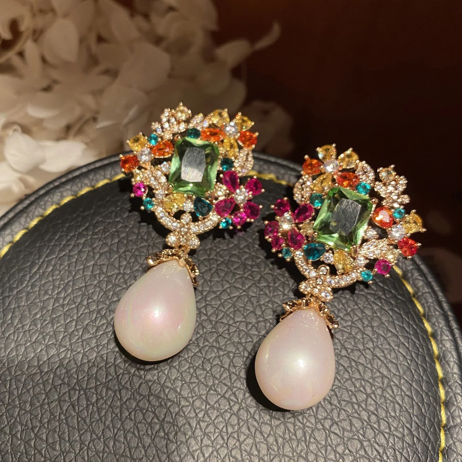 Elegant Vintage Palace Earrings Gold Tone Multicolor luxury Pink Faux Pearl Drop Earrings for Wedding Party
Elegant Vintage Palace Earrings Gold Tone Multicolor luxury Pink Faux Pearl Drop Earrings for Wedding Party