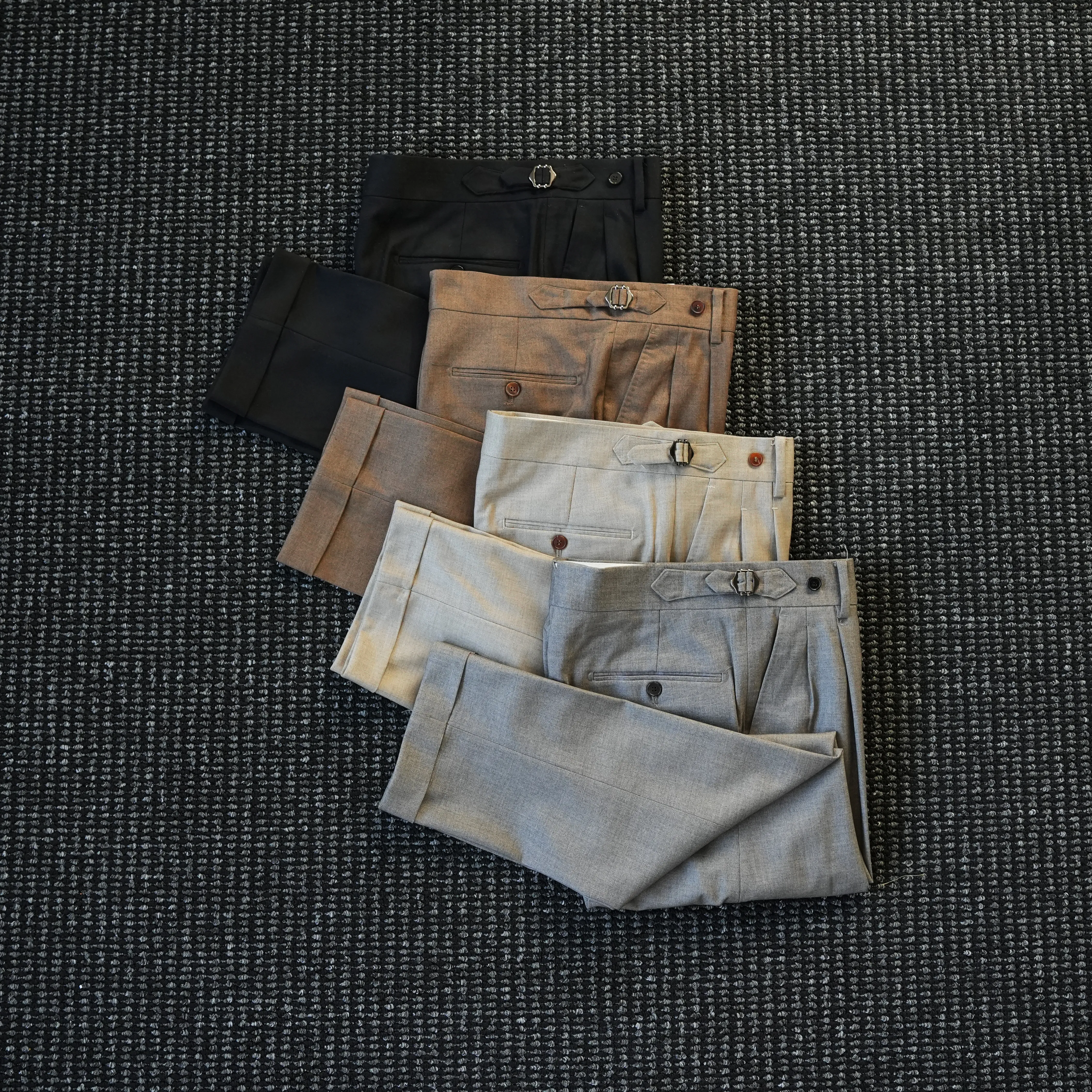 Классические прямые брюки Paris Button для мужчин, из смесовой шерсти, устойчивые к сминанию, повседневные.
Классические прямые брюки Paris Button для мужчин, из смесовой шерсти, устойчивые к сминанию, повседневные.