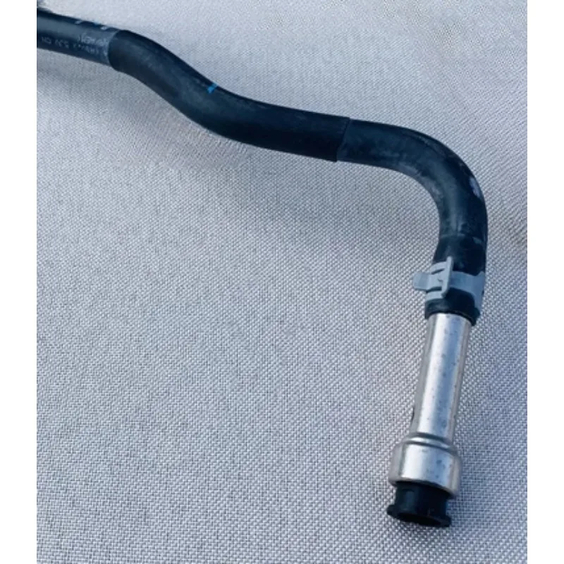 06J133986 EA888 Engine Oil Hose Fuel Line for VW CC Golf 6GTI Passat Tiguan for Skoda Superb 06J 133 986
06J133986 EA888 Engine Oil Hose Fuel Line for VW CC Golf 6GTI Passat Tiguan for Skoda Superb 06J 133 986