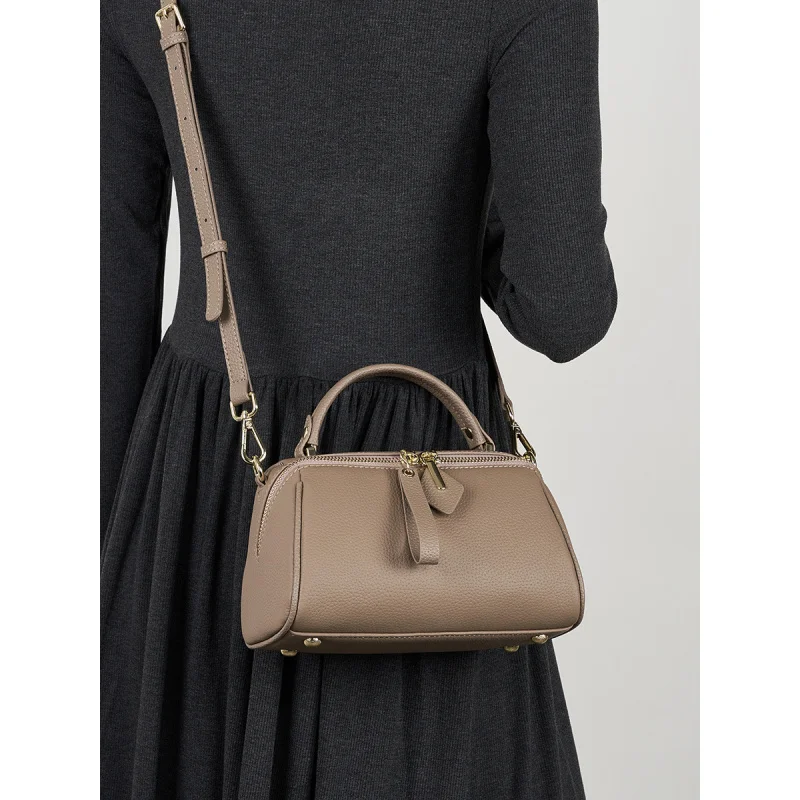 Genuine Leather Women's Bag Retro Classic Handheld Cowhide Crossbody Shoulder Bag sac a mains femme the tote Boston vintage bag
Genuine Leather Women's Bag Retro Classic Handheld Cowhide Crossbody Shoulder Bag sac a mains femme the tote Boston vintage bag