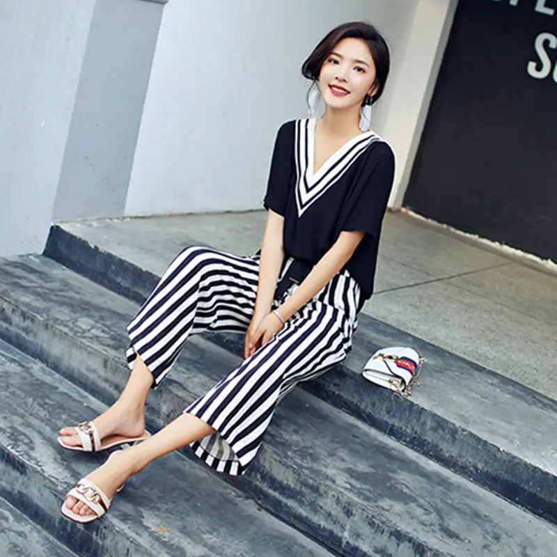 Women's Summer New Loose Casual Two-piece V-neck Short-sleeved Top Striped Wide-leg Pants Fashion Suit Female Black and White
Women's Summer New Loose Casual Two-piece V-neck Short-sleeved Top Striped Wide-leg Pants Fashion Suit Female Black and White